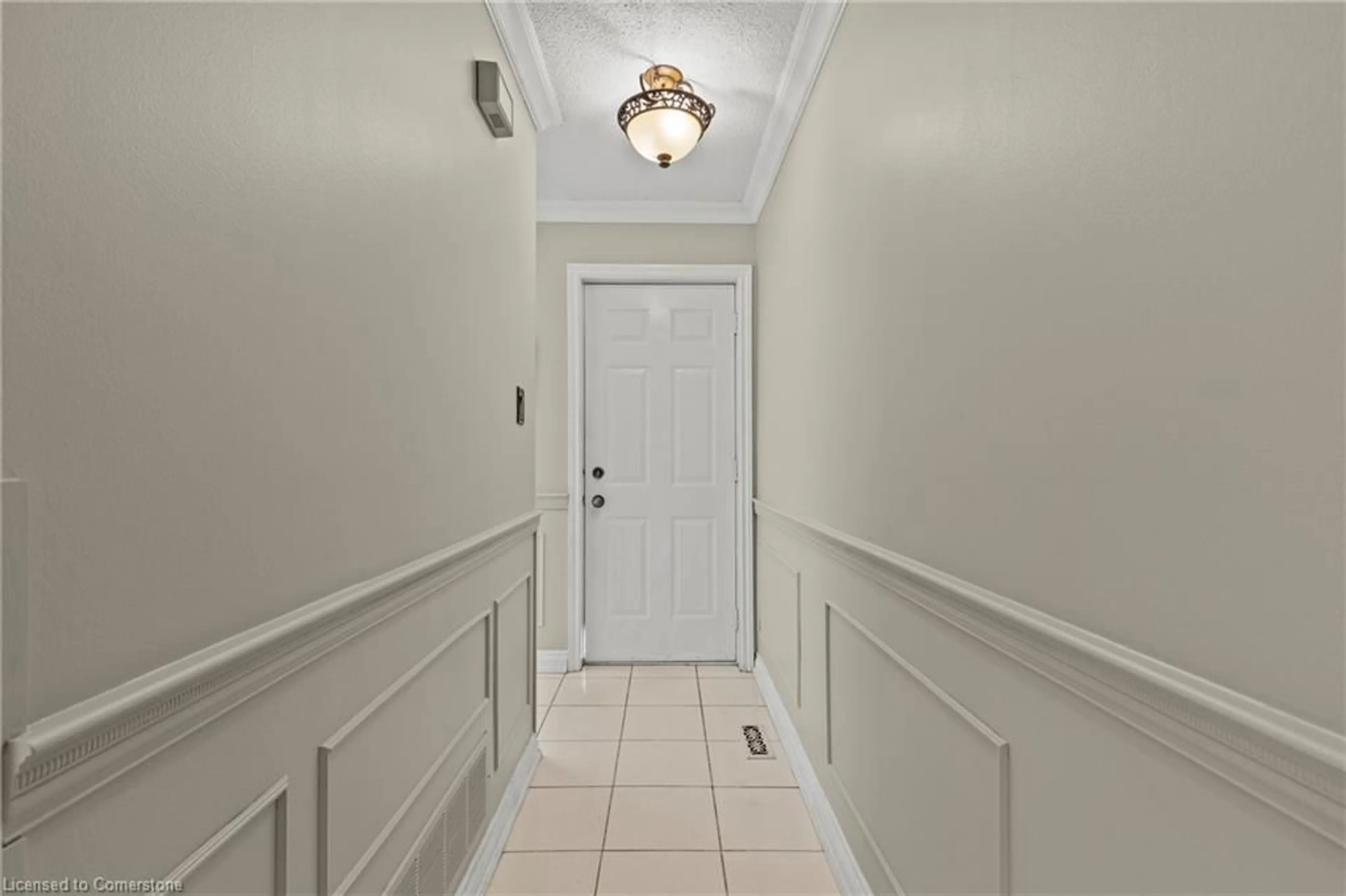 Indoor entryway for 2205 South Millway #82, Mississauga Ontario L5L 3T2