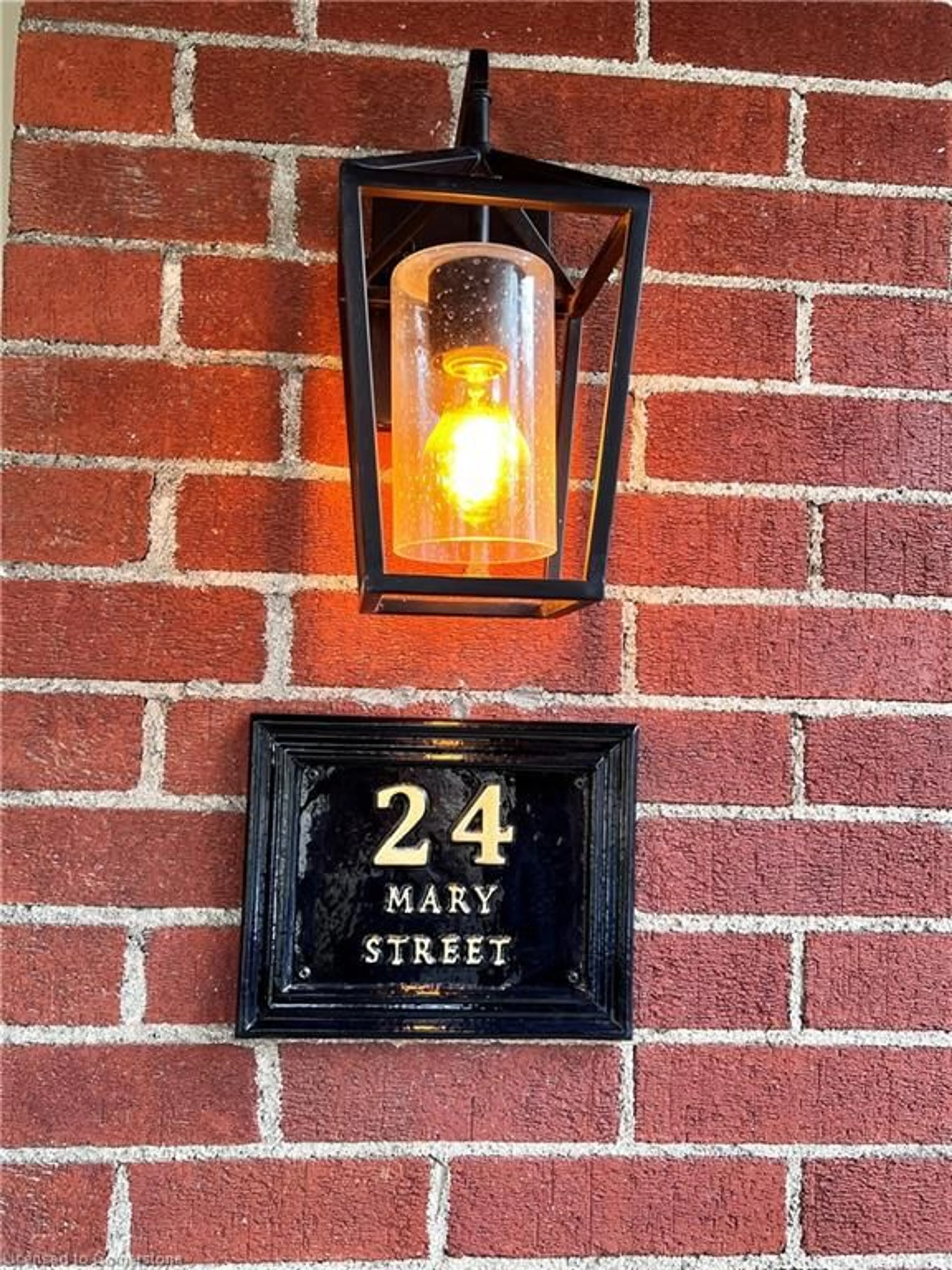 Indoor entryway for 24 Mary St, Kitchener Ontario N2H 3R1