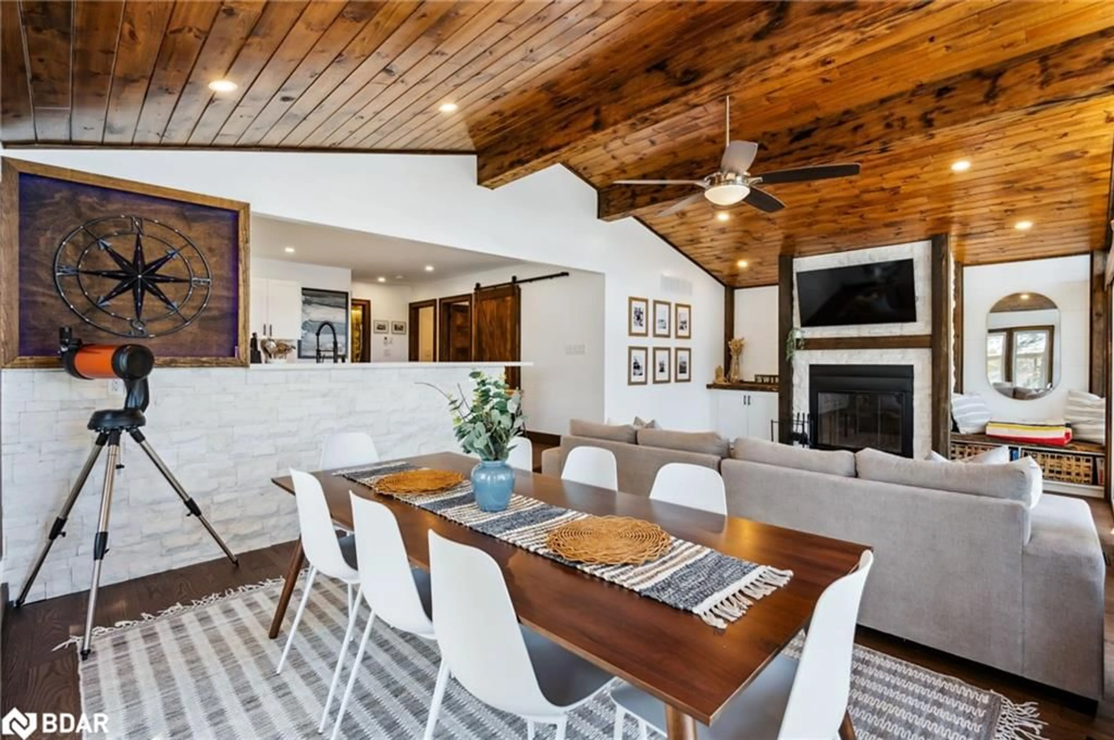 Dining room, unknown for 29 Beachgrove Island 33lm, Gravenhurst Ontario P1P 1R2