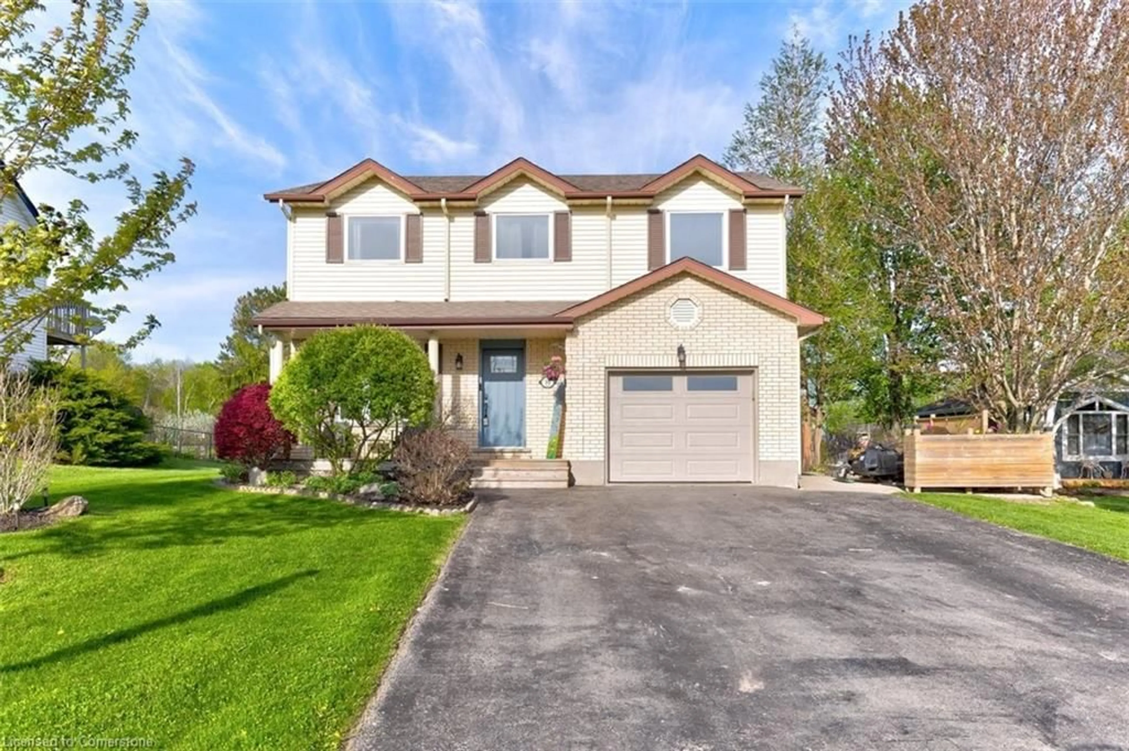 Home with vinyl exterior material, street for 10 Hewitt St, Bright Ontario N0J 1B0