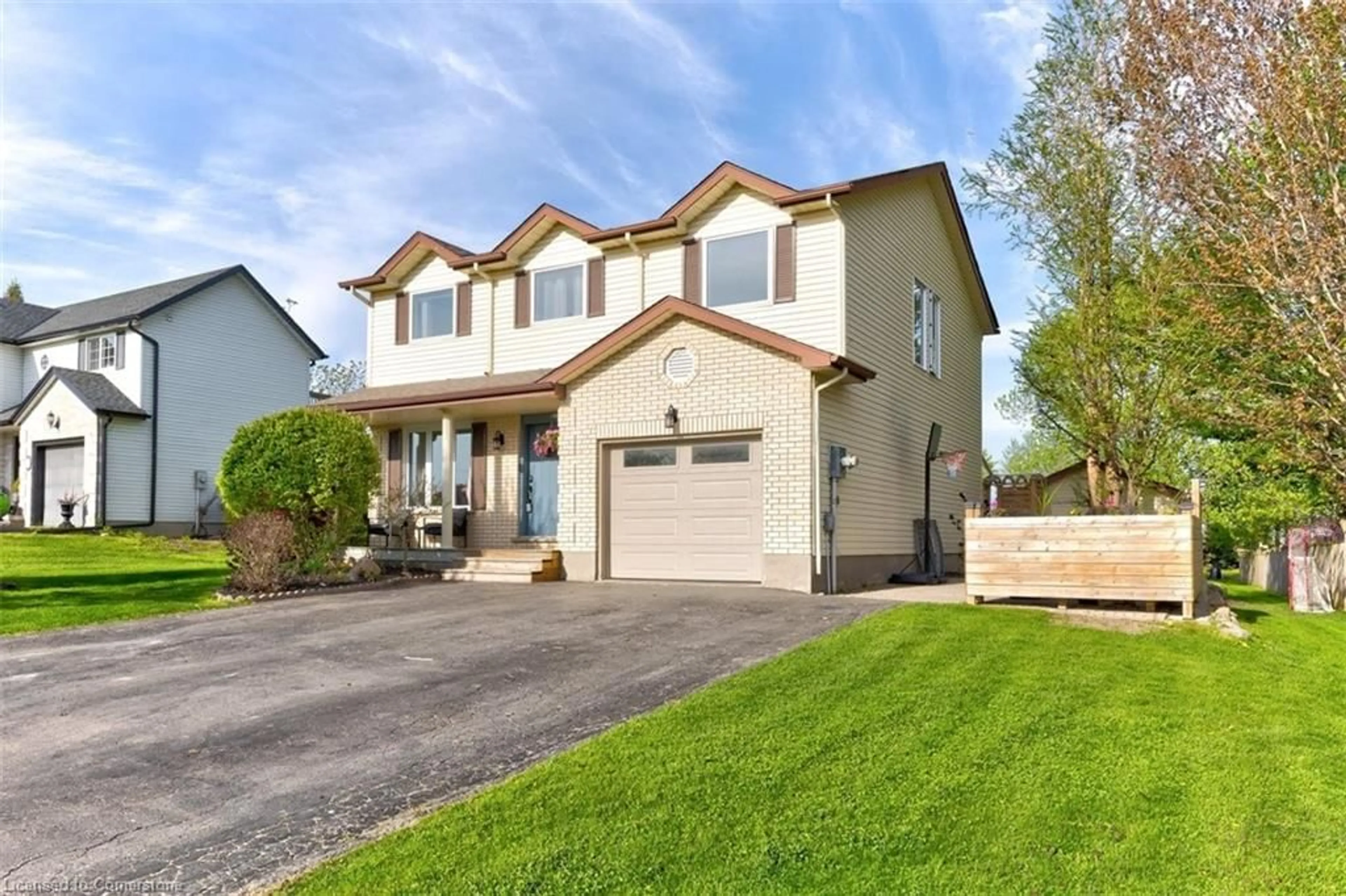 Home with vinyl exterior material, street for 10 Hewitt St, Bright Ontario N0J 1B0