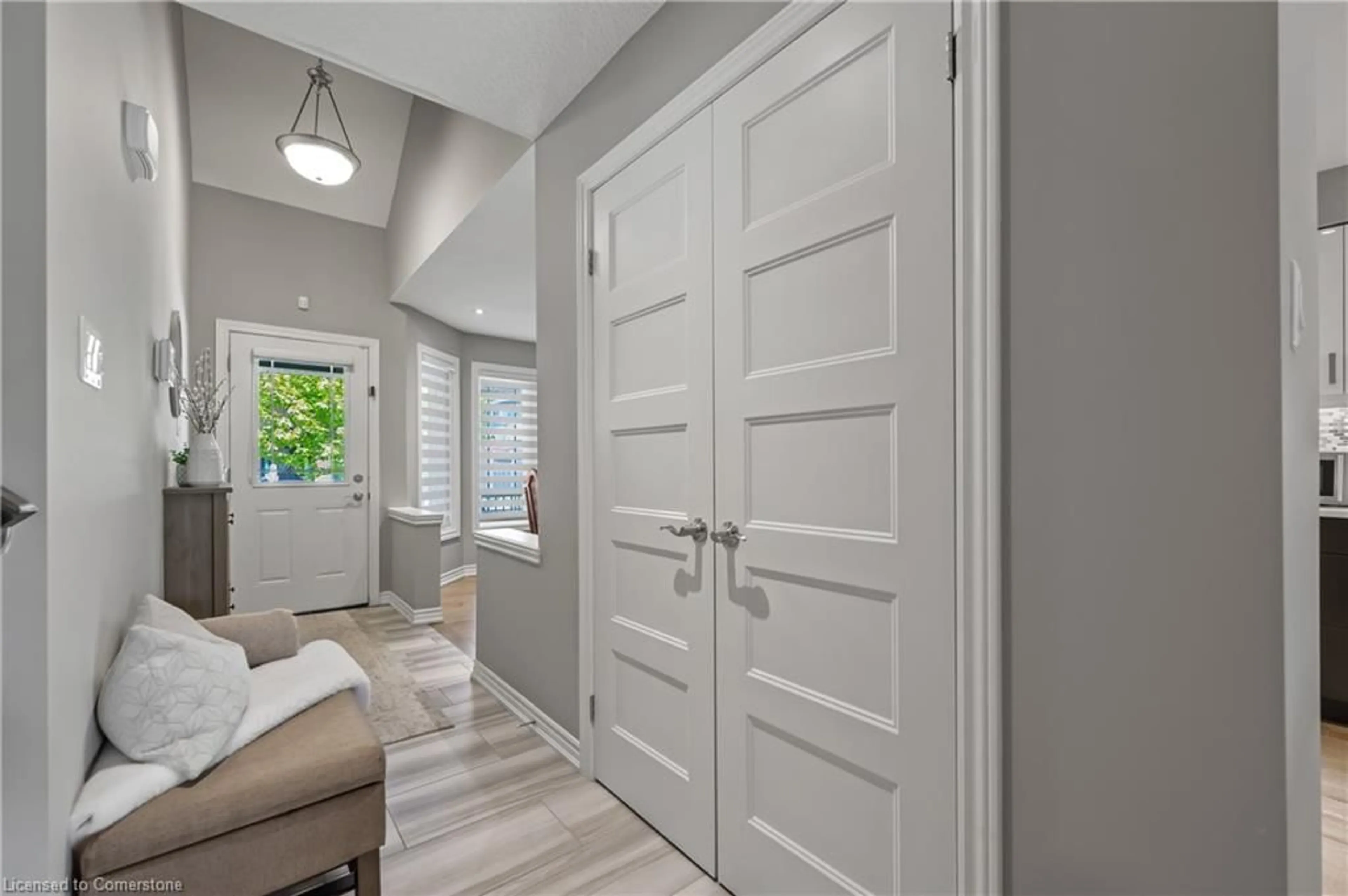 Indoor entryway for 32 Westminister Cres, Fergus Ontario N1M 0C4