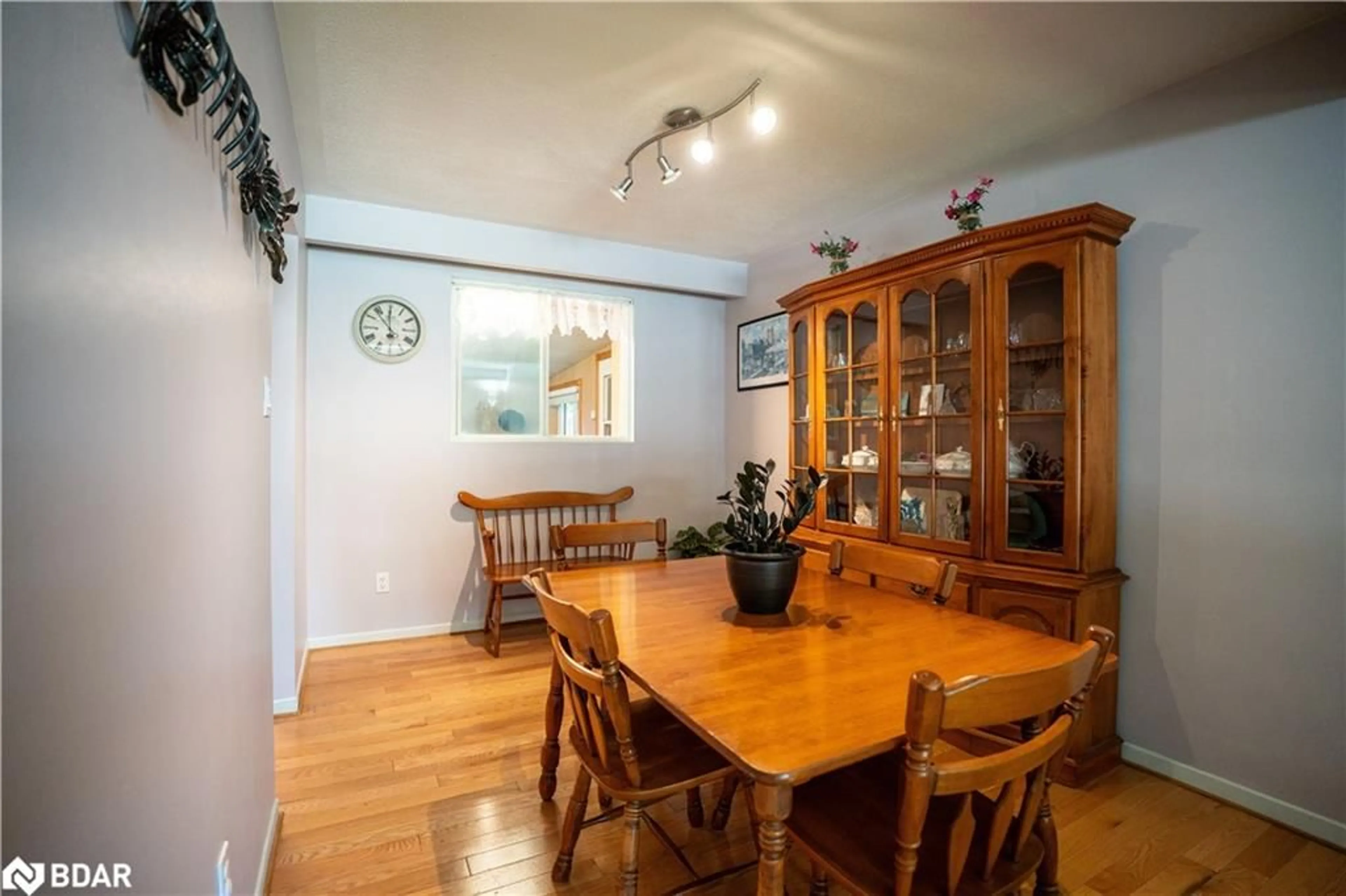 Dining room, wood/laminate floor for 11 Ritchie Cres Cres, Elmvale Ontario L9X 0P4