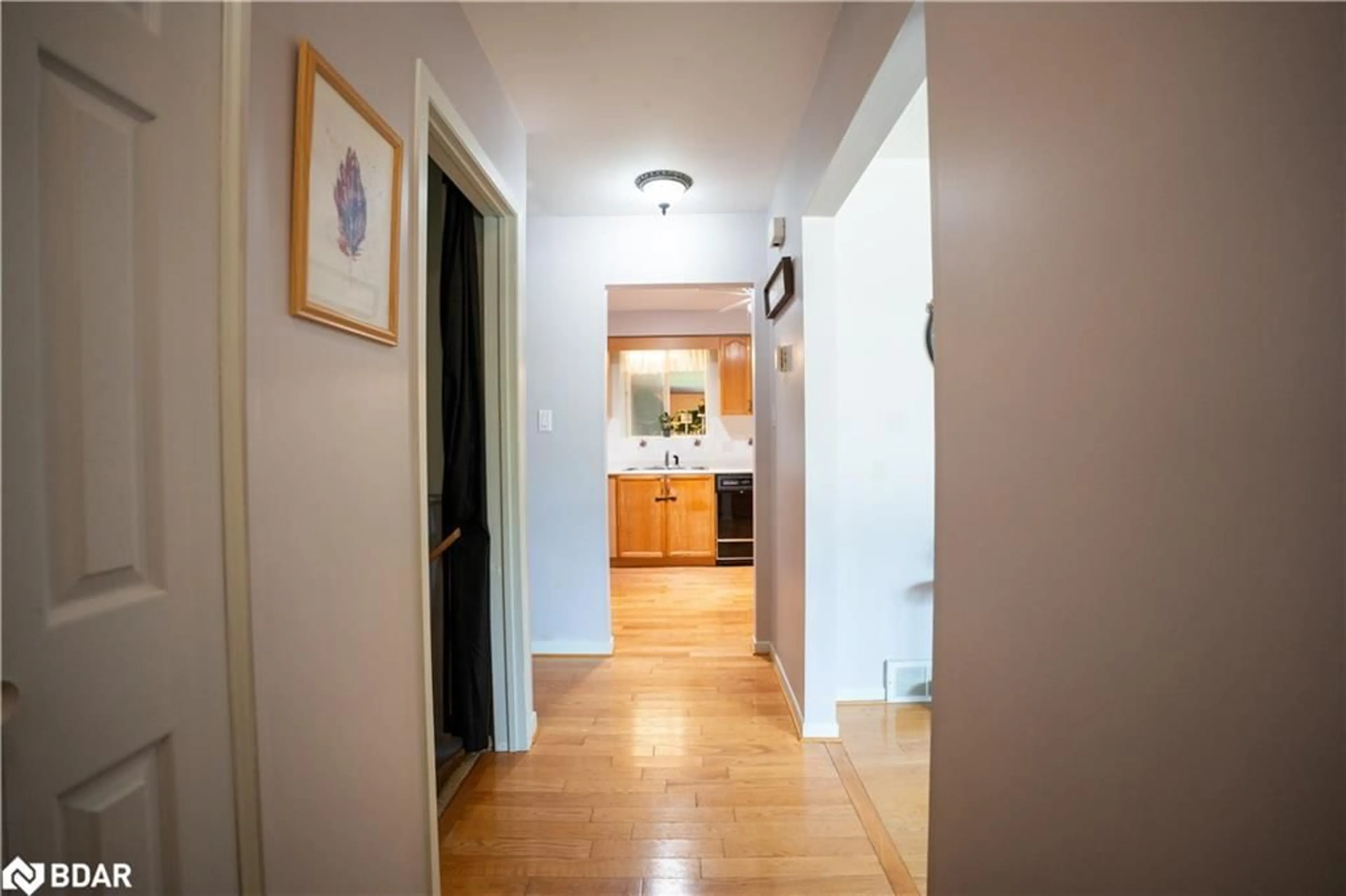 Indoor entryway for 11 Ritchie Cres Cres, Elmvale Ontario L9X 0P4