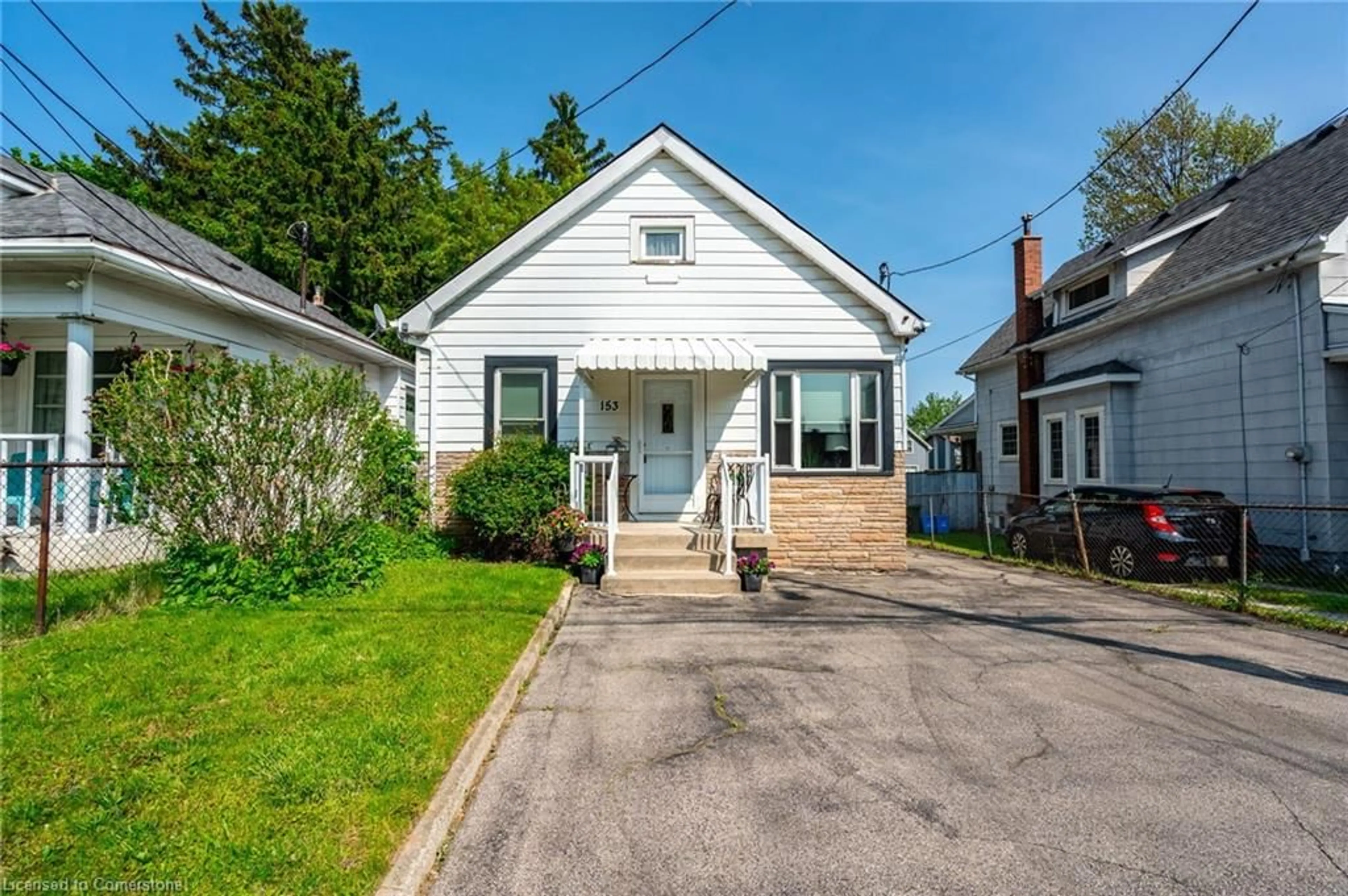 Home with vinyl exterior material, street for 153 East 5th St, Hamilton Ontario L9A 2Z7