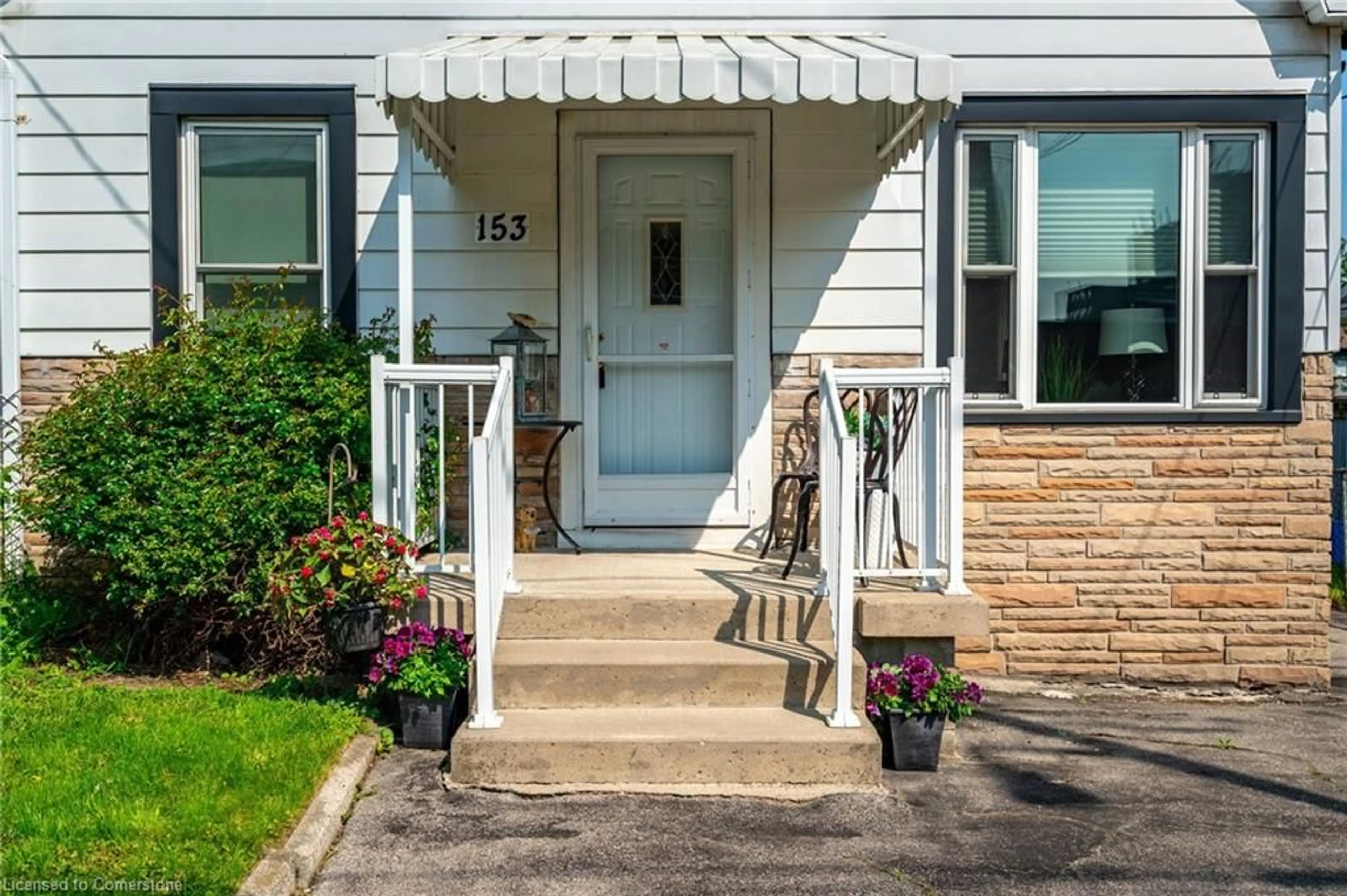 Indoor entryway for 153 East 5th St, Hamilton Ontario L9A 2Z7