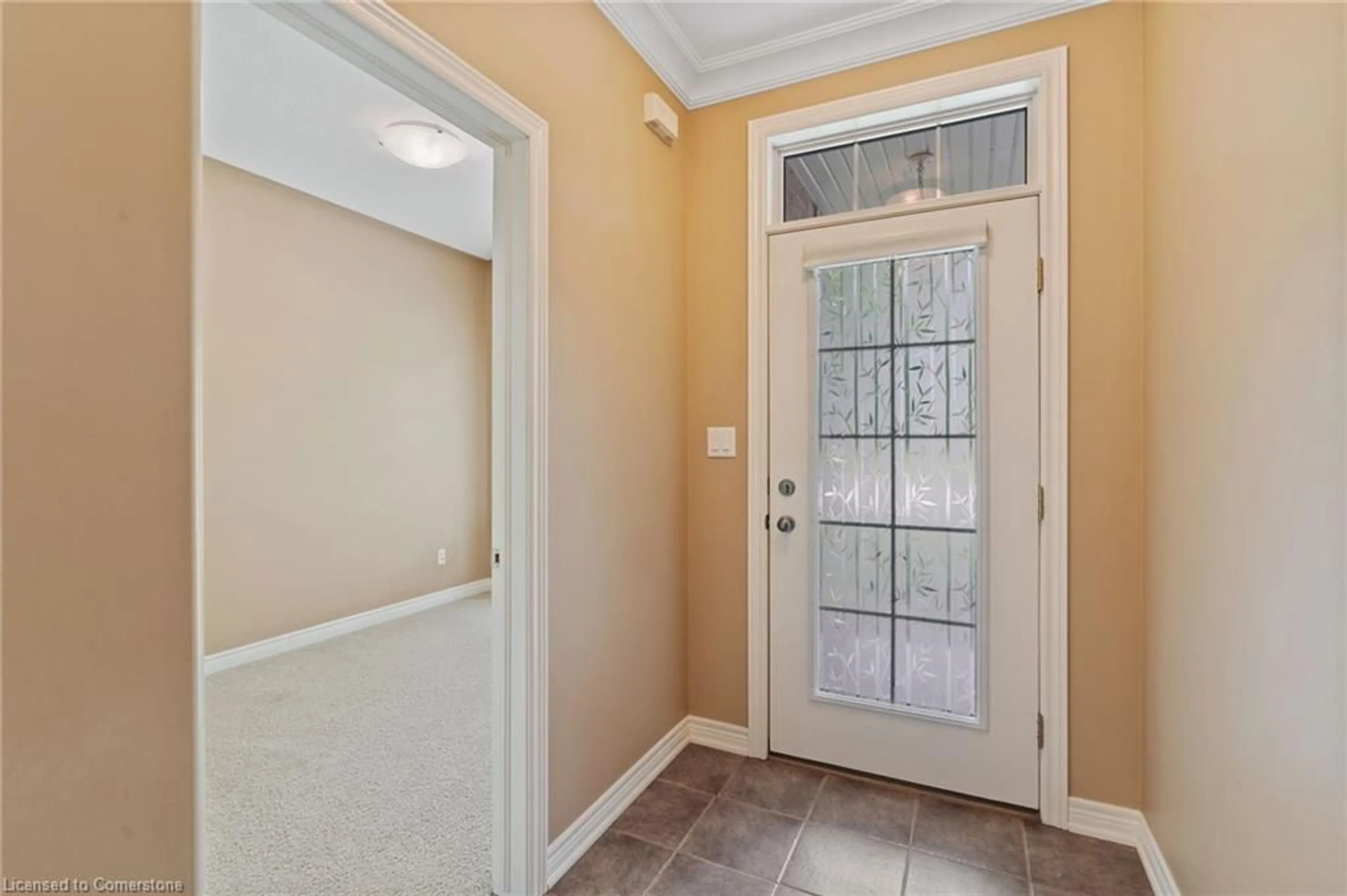 Indoor entryway for 6 Isaac Crt, Caledonia Ontario N3W 0A7