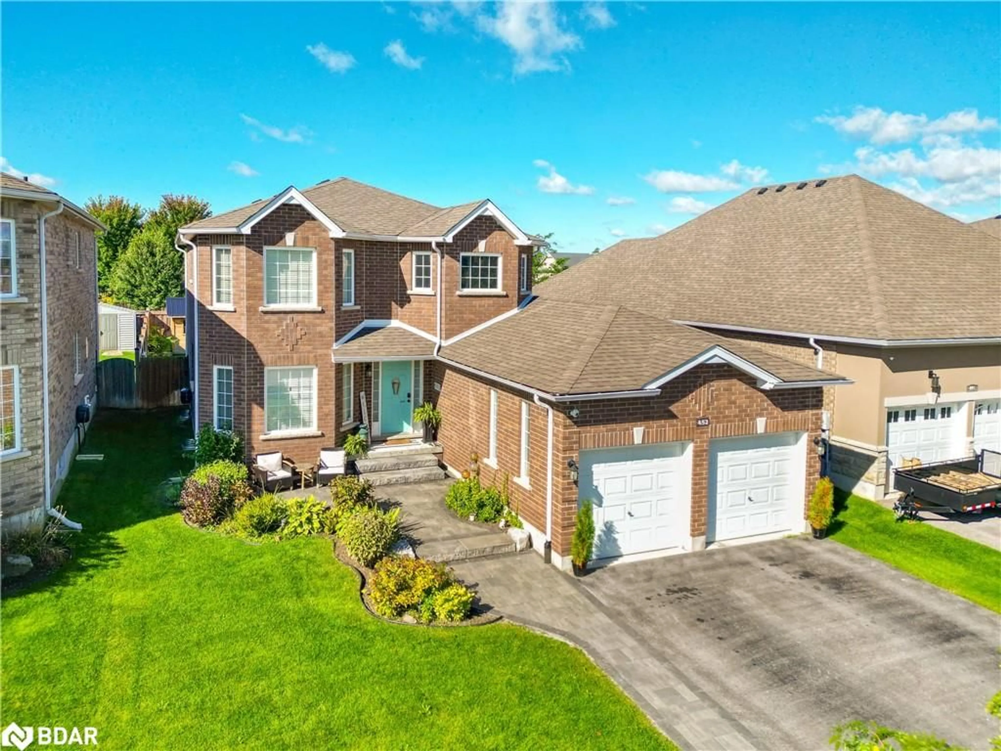 A pic from outside/outdoor area/front of a property/back of a property/a pic from drone, street for 452 Greenwood Dr, Essa Ontario L0M 1B6
