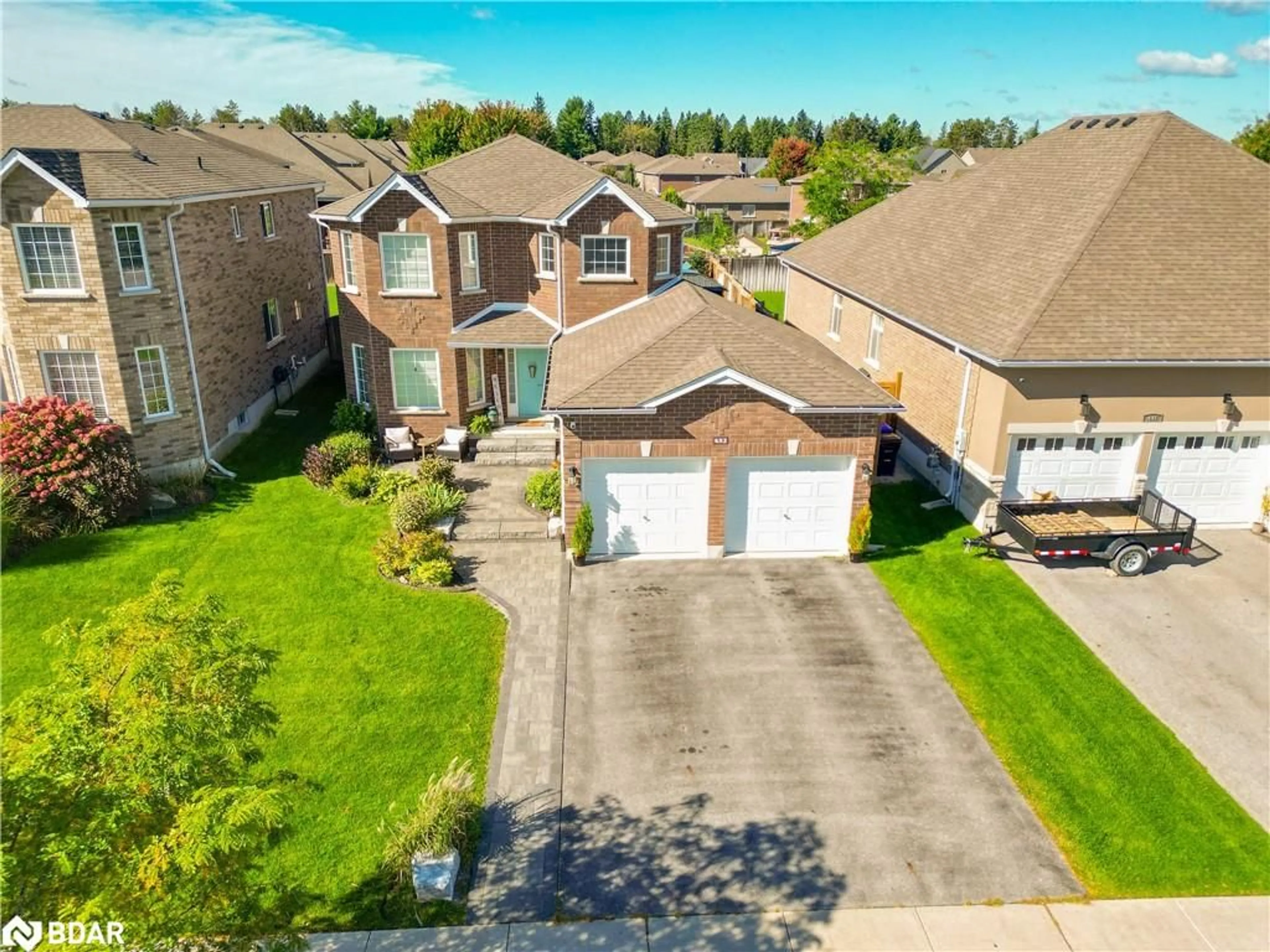 A pic from outside/outdoor area/front of a property/back of a property/a pic from drone, street for 452 Greenwood Dr, Essa Ontario L0M 1B6