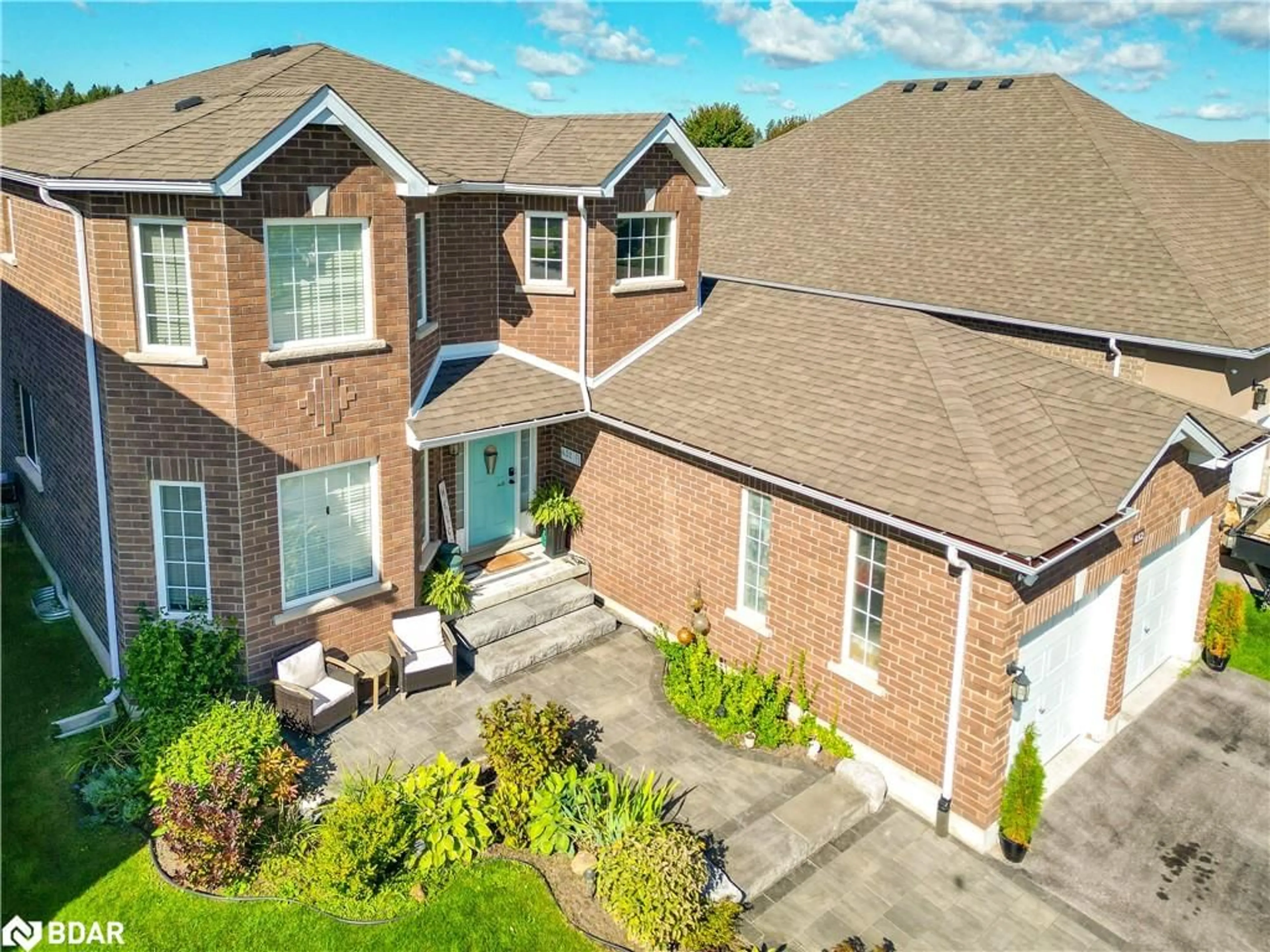 A pic from outside/outdoor area/front of a property/back of a property/a pic from drone, street for 452 Greenwood Dr, Essa Ontario L0M 1B6