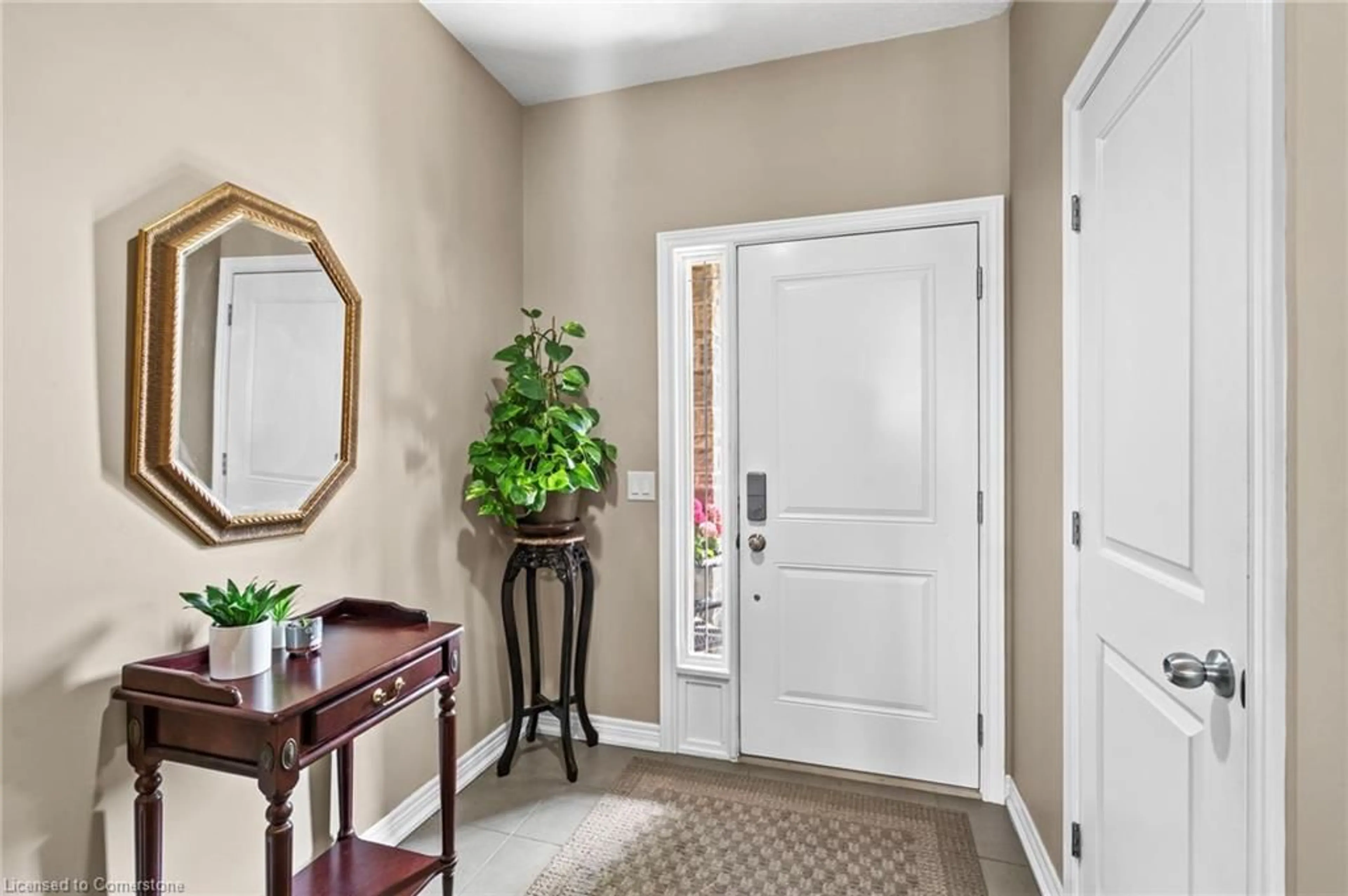 Indoor entryway for 3003 Glover Lane #22, Burlington Ontario L7M 0W2