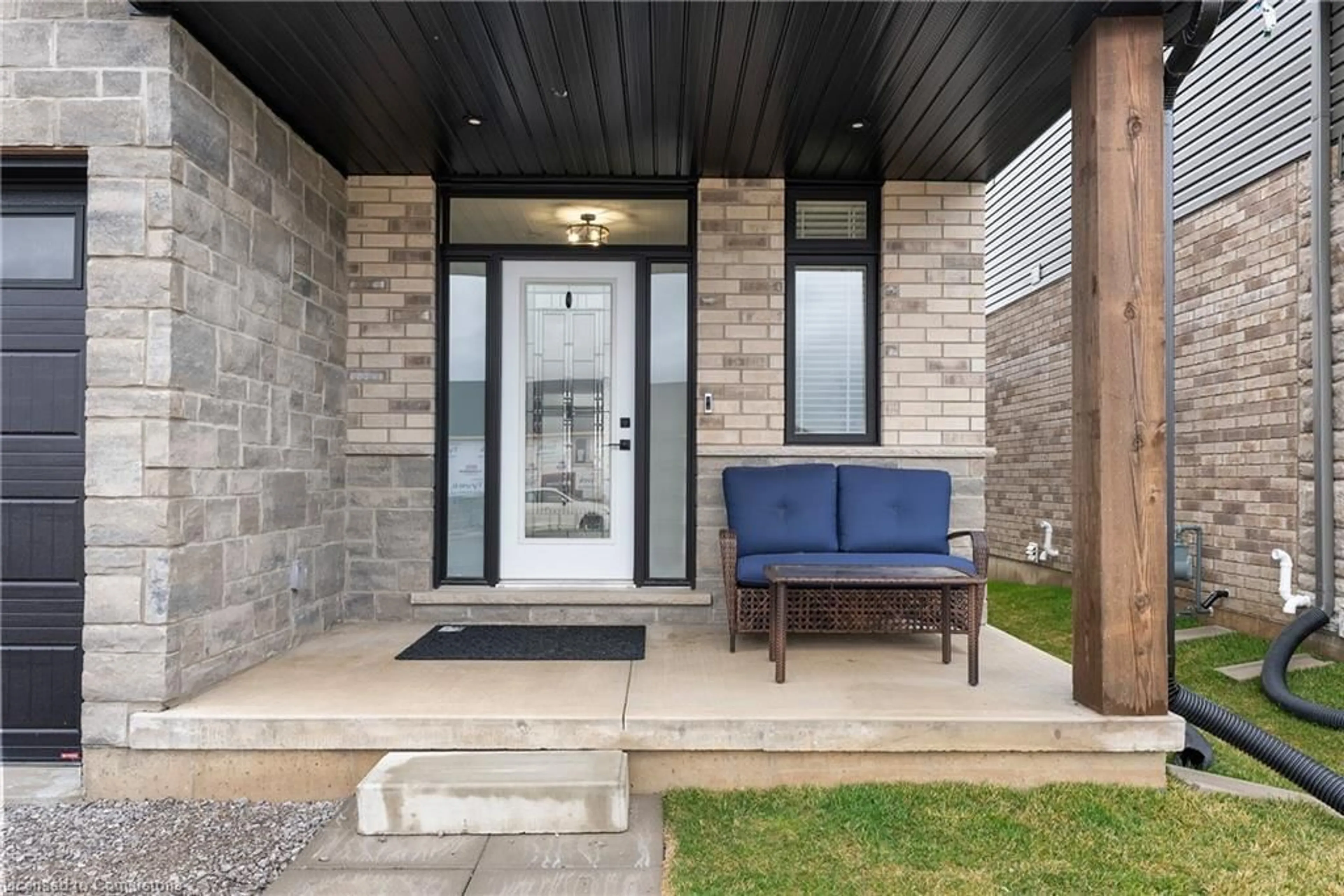Indoor entryway for 151 Craddock Blvd, Jarvis Ontario N0A 1J0