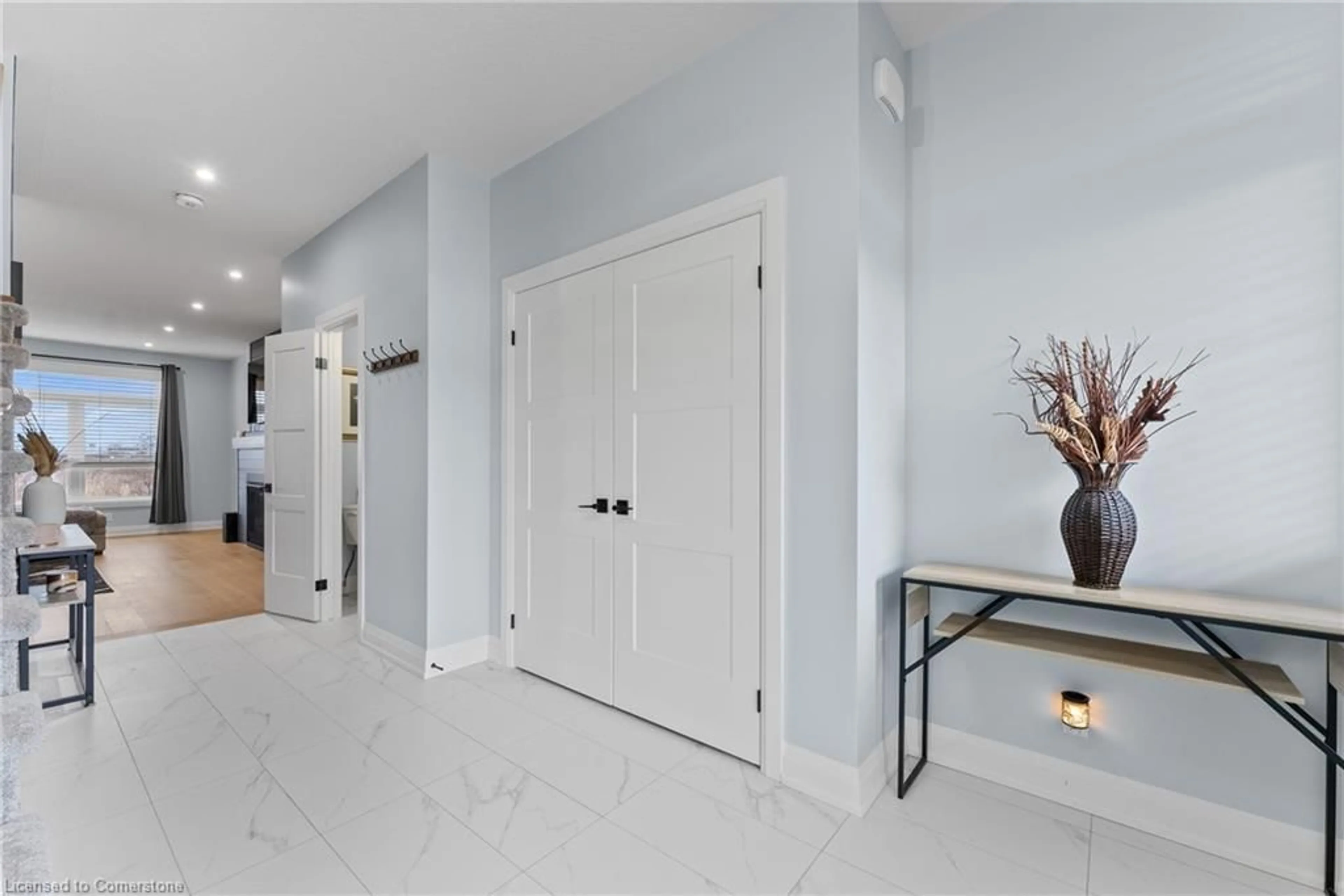 Indoor entryway for 151 Craddock Blvd, Jarvis Ontario N0A 1J0