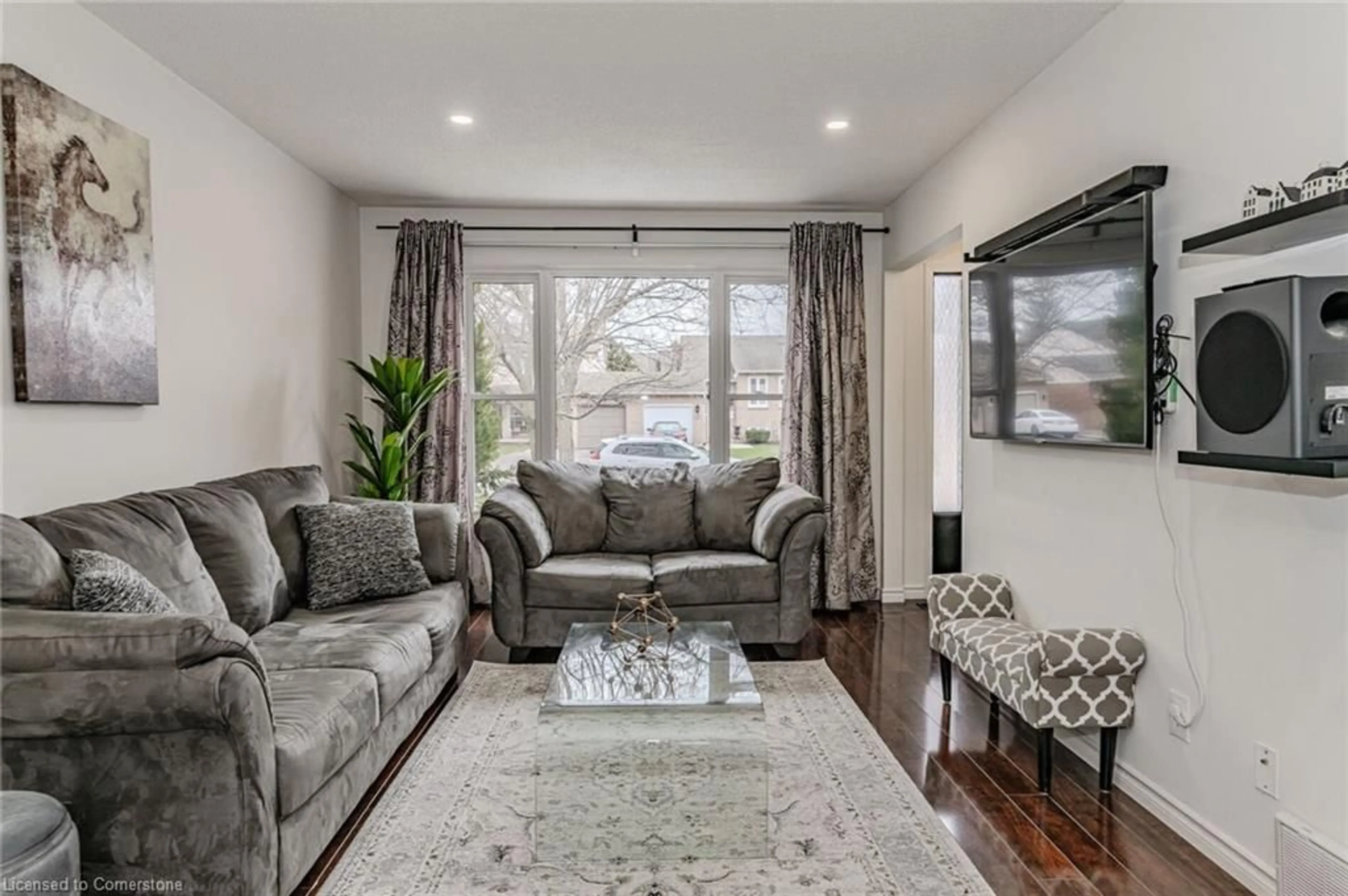 Living room with furniture, unknown for 92 Stoney Brook Cres, St. Catharines Ontario L2S 3R8
