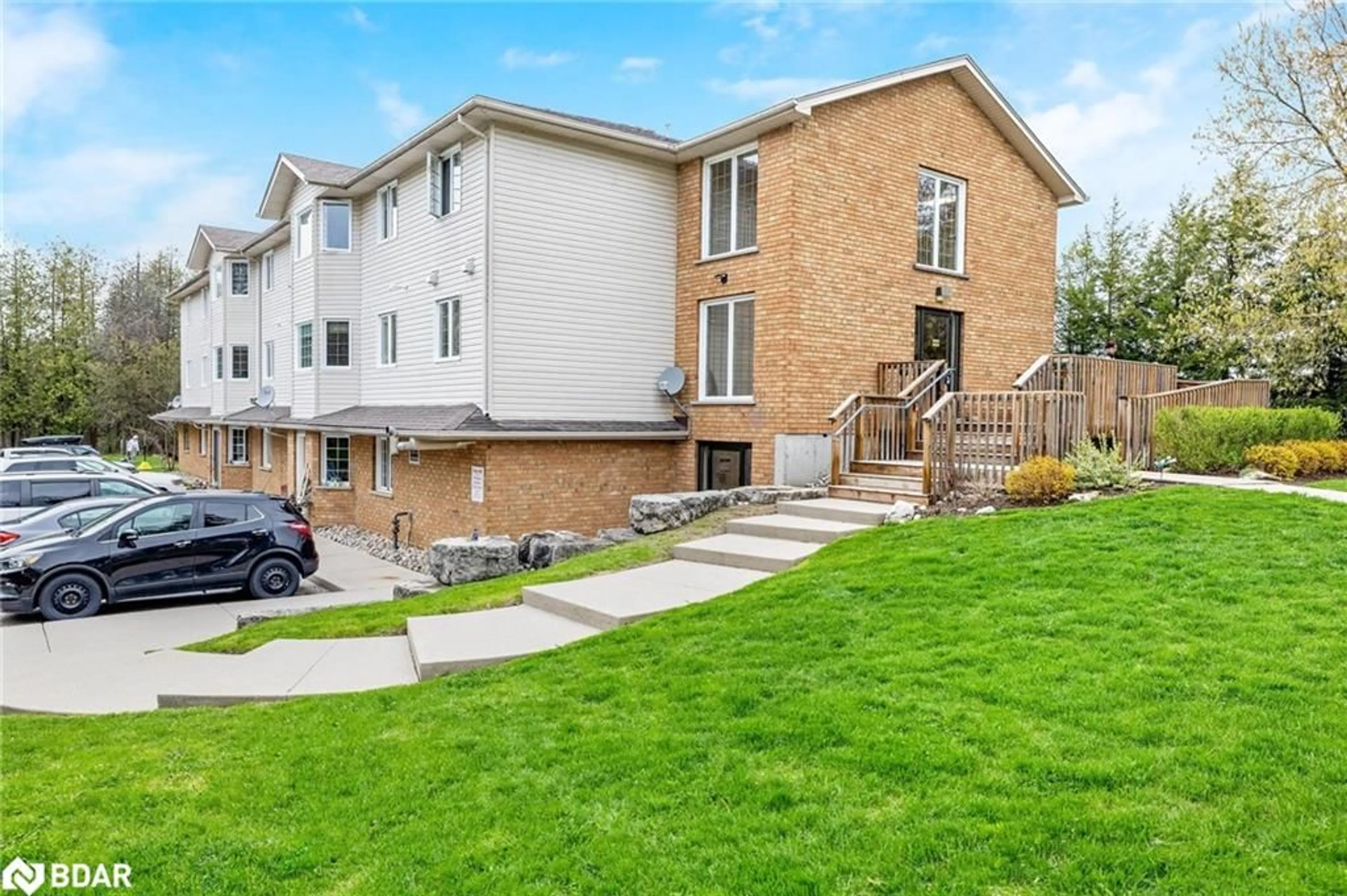 Patio, street for 264 Alma St #203, Rockwood Ontario N0B 2K0