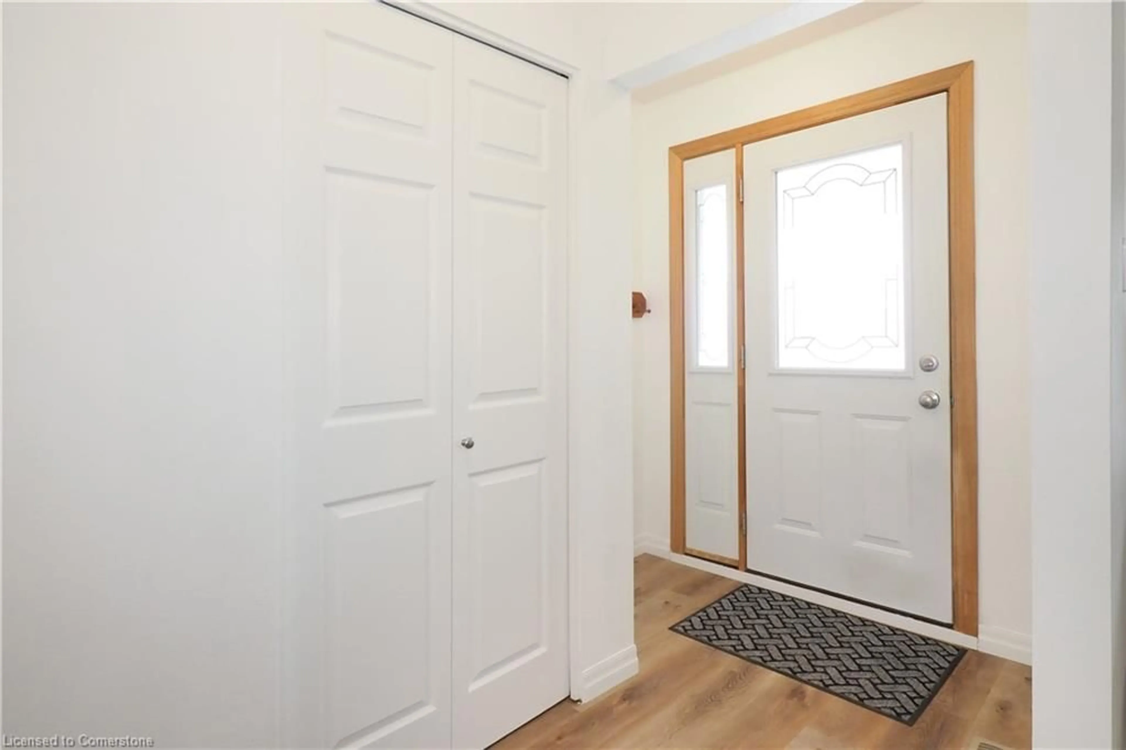 Indoor entryway for 6 Shadeland Cres, Kitchener Ontario N2M 2H9