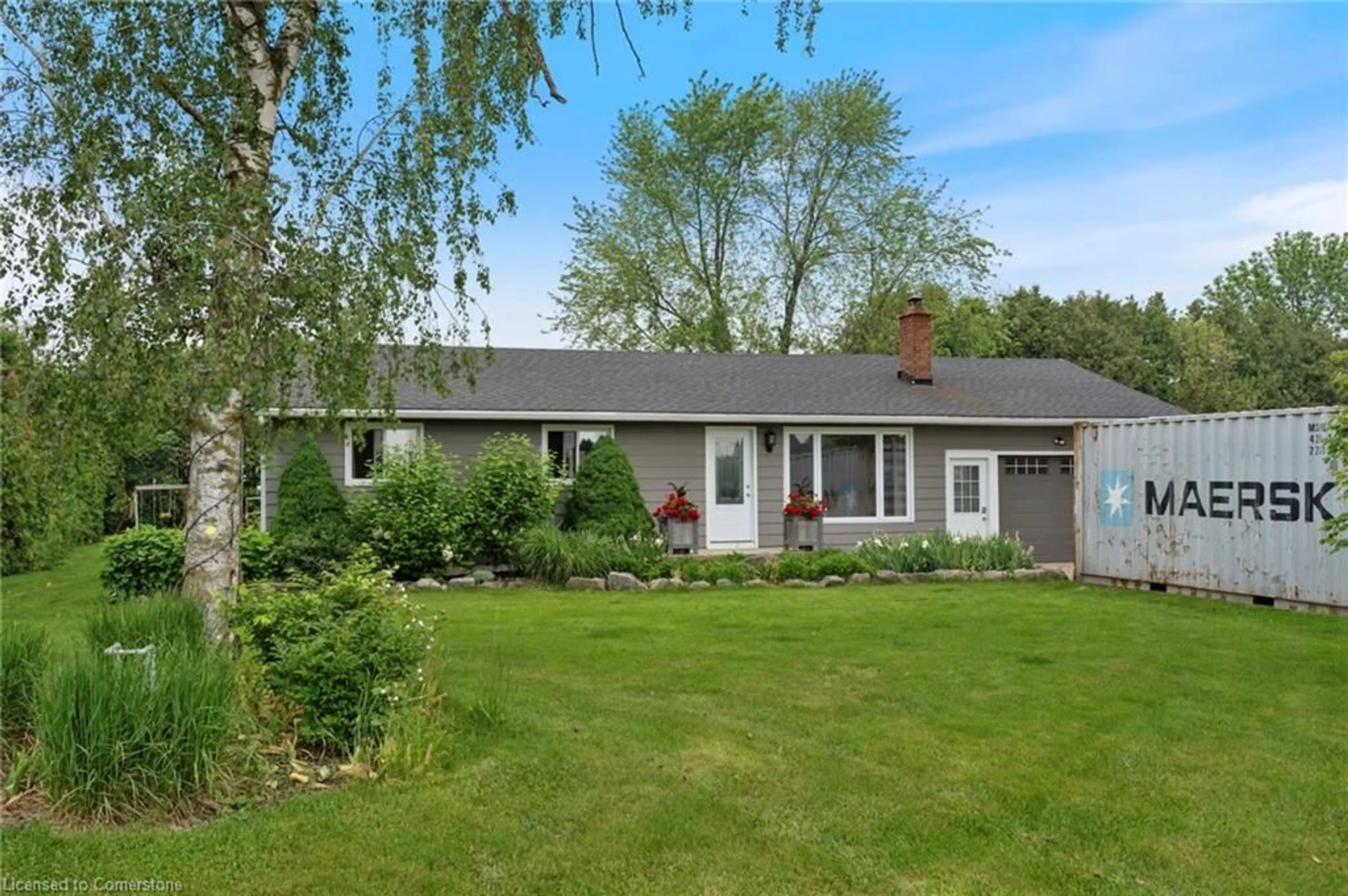 Home with vinyl exterior material, street for 407 Concession 14 Conc, Simcoe Ontario N3Y 4K3