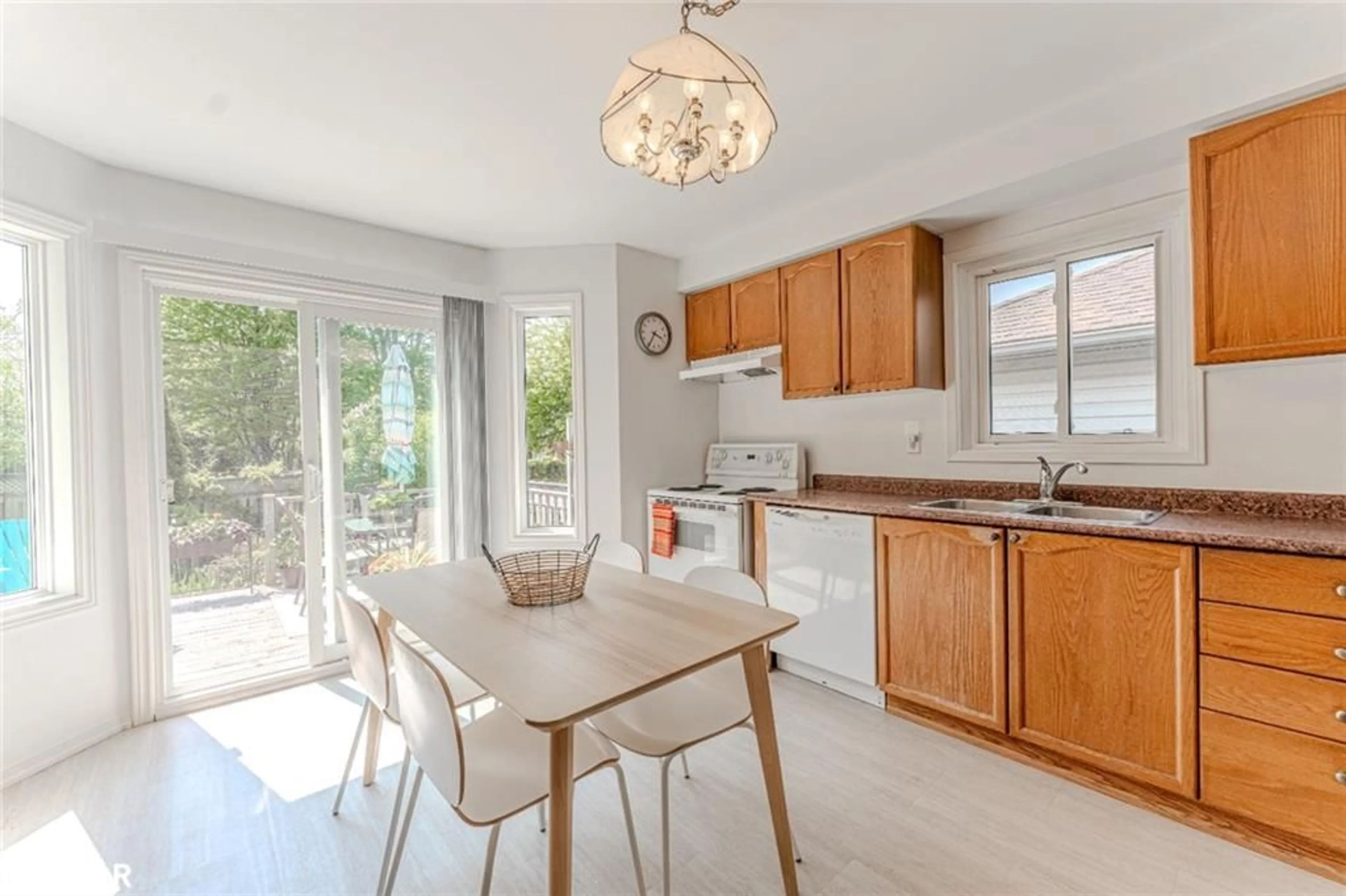 Open concept kitchen, ceramic/tile floor for 24 Nicholson Dr, Barrie Ontario L4N 8L7