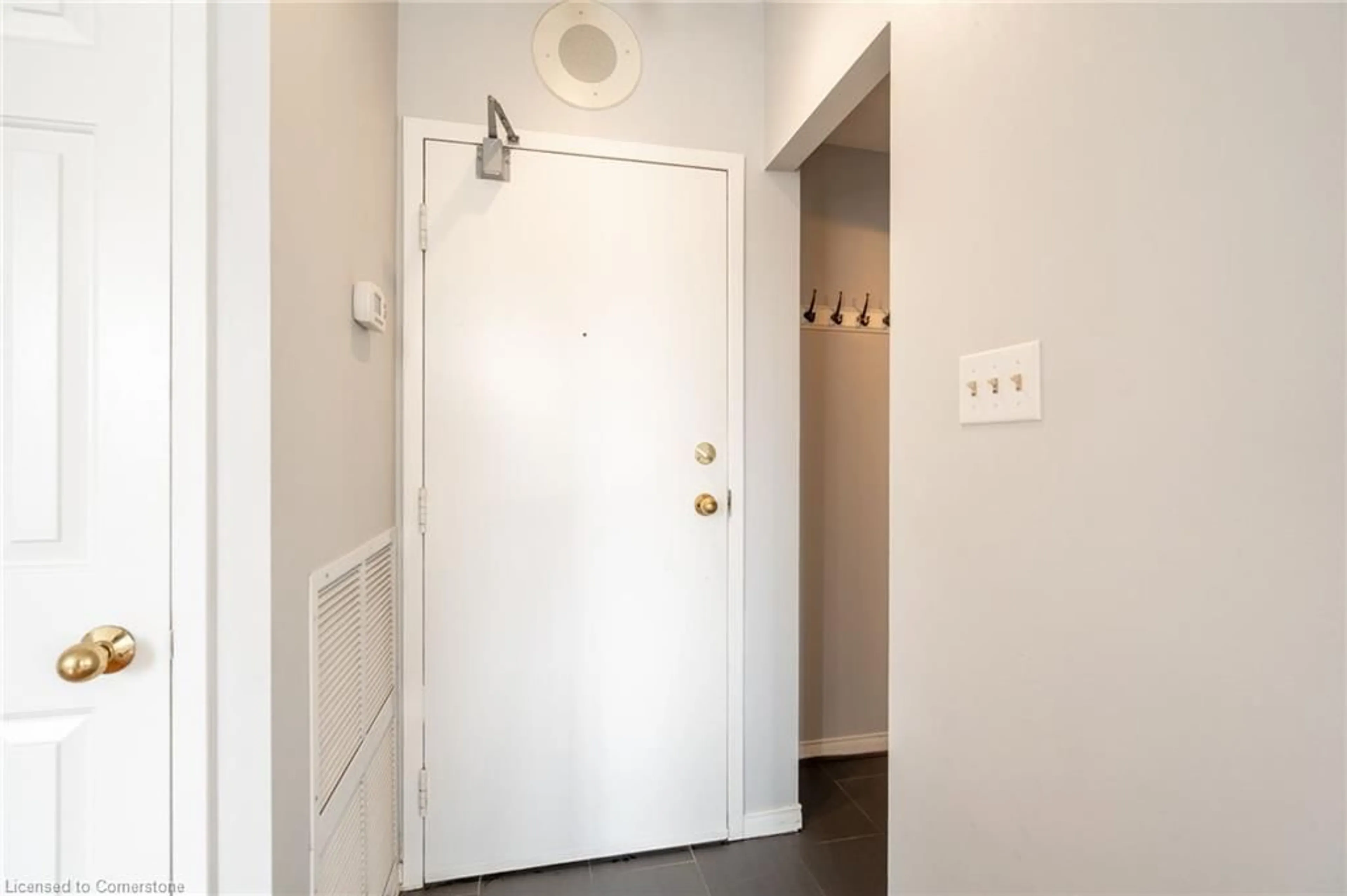 Indoor entryway for 36 James St #905, Hamilton Ontario L8P 4W4