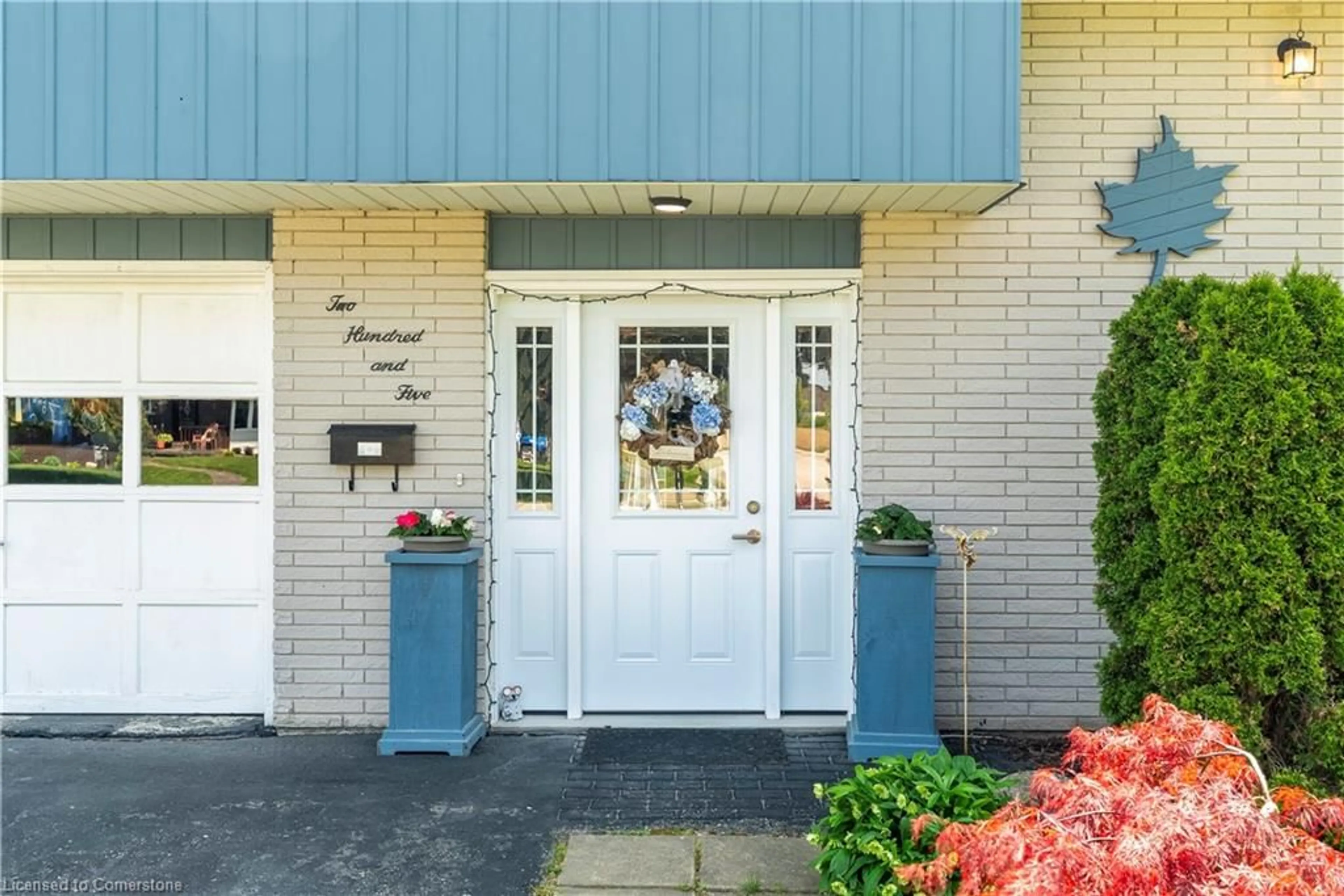 Indoor entryway for 205 Byeland Dr, Mount Forest Ontario N0G 2L2