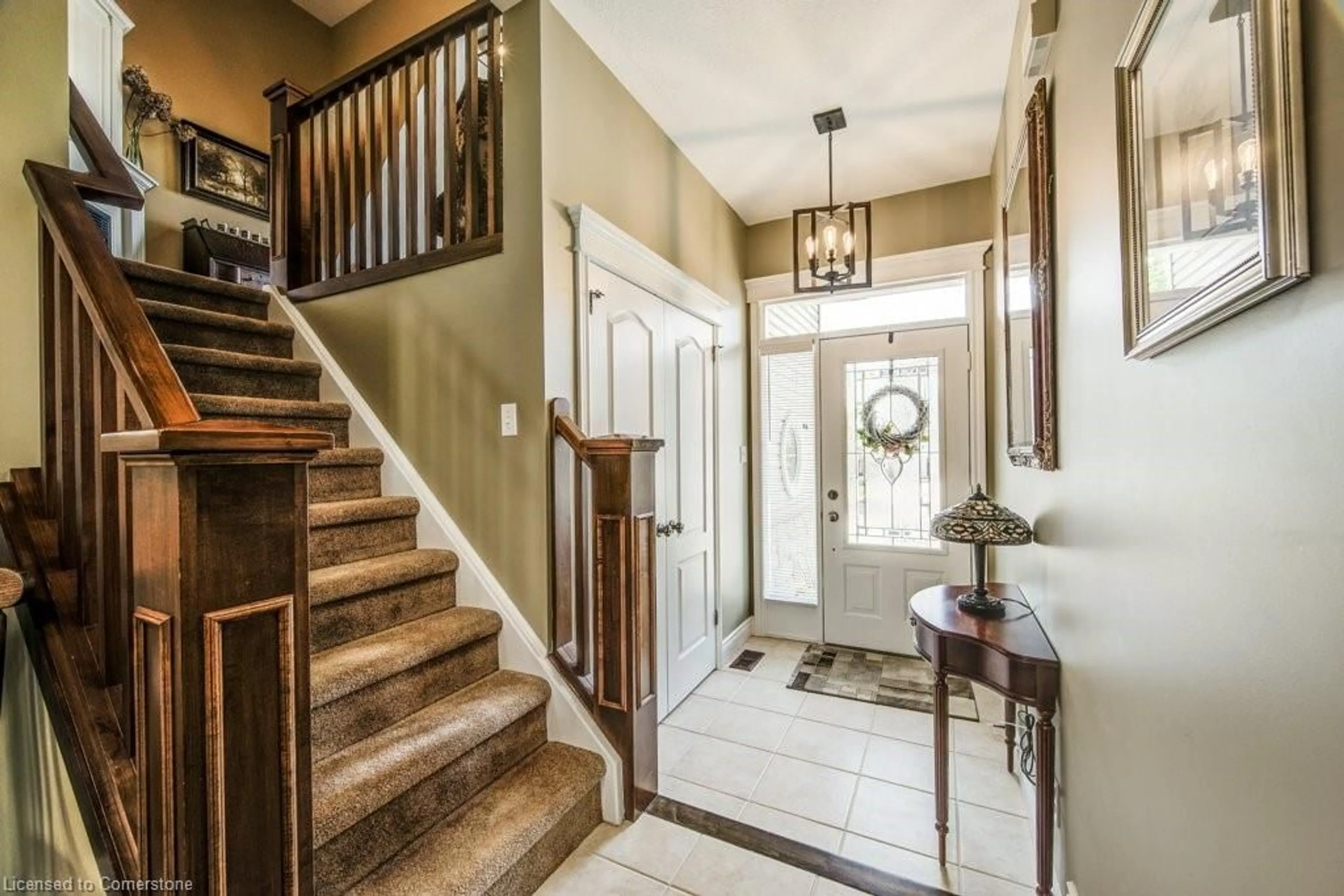 Indoor entryway for 730 Keats Way, Waterloo Ontario N2T 2Y2