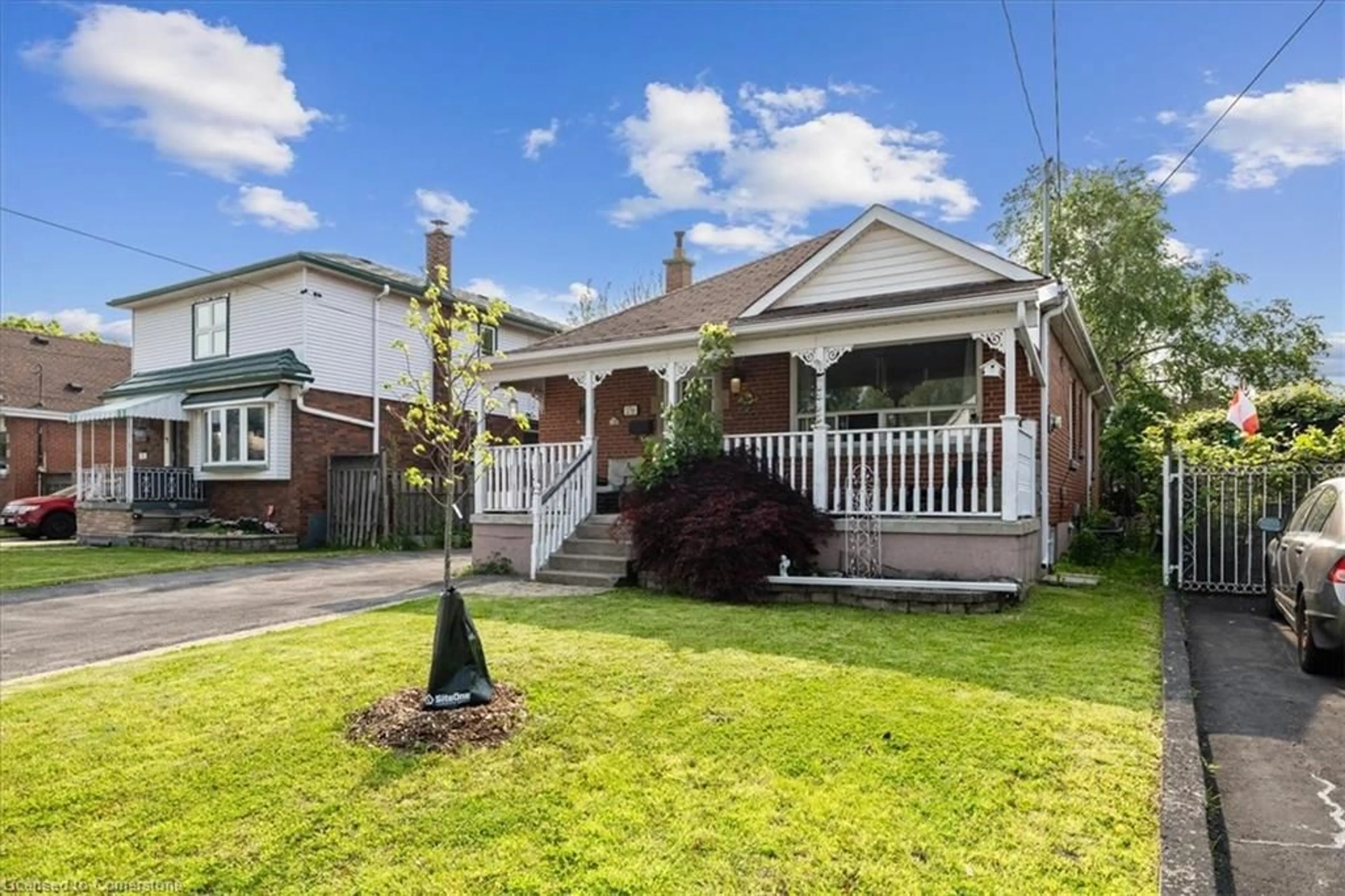 A pic from outside/outdoor area/front of a property/back of a property/a pic from drone, street for 276 East 37th St, Hamilton Ontario L8V 4B3