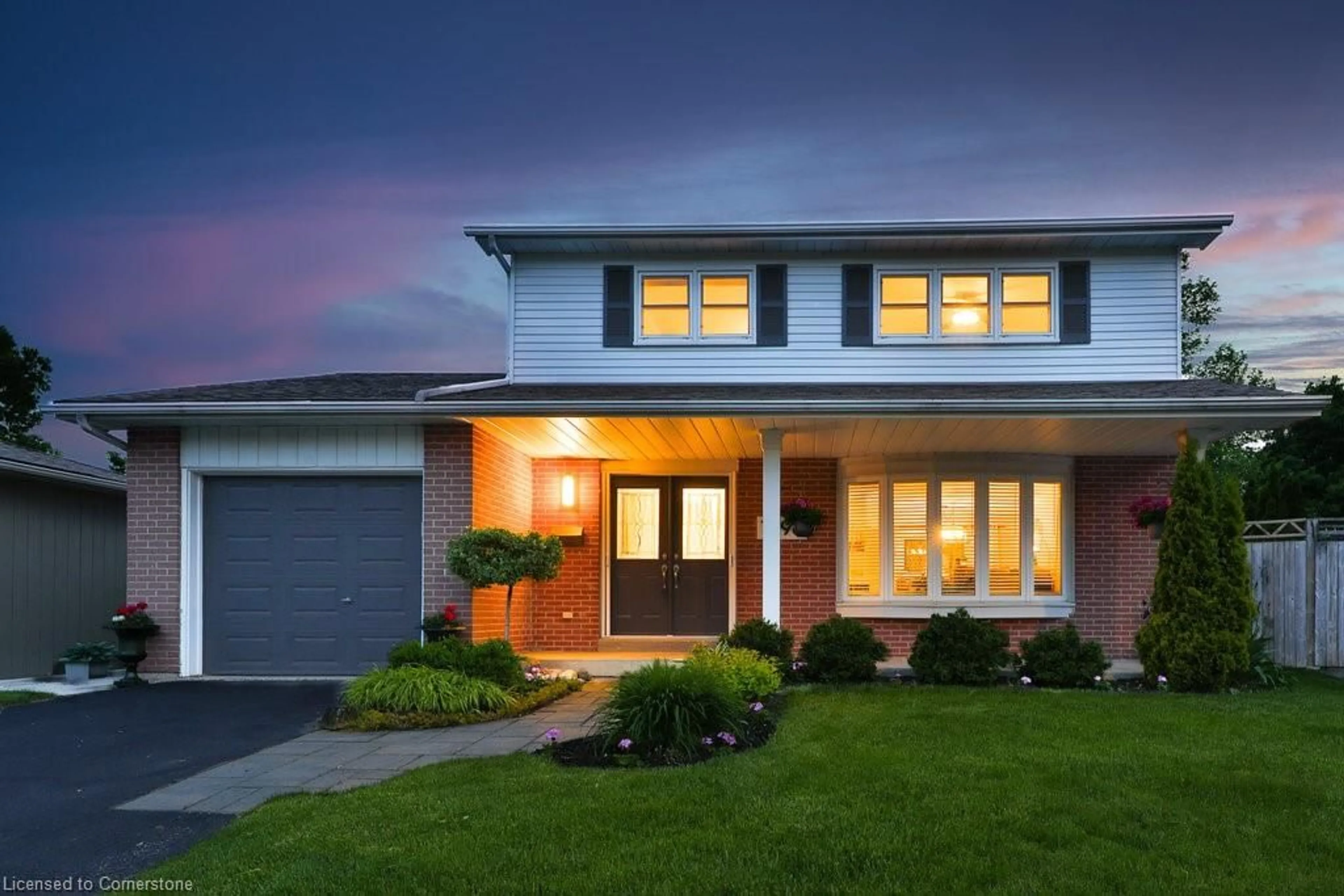 Home with vinyl exterior material, street for 1496 Clinton Crt, Burlington Ontario L7M 1N2
