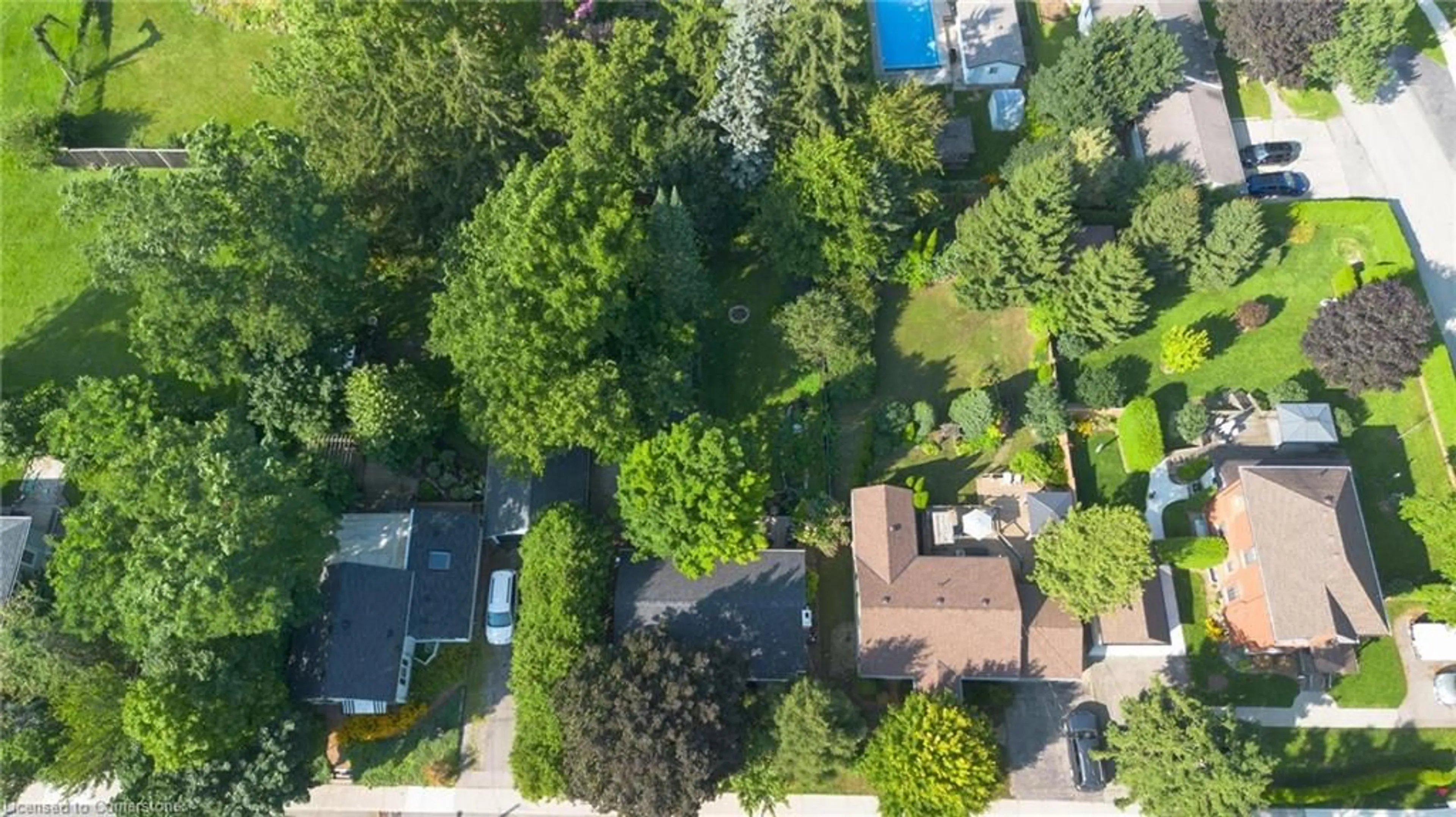 A pic from outside/outdoor area/front of a property/back of a property/a pic from drone, street for 31 Academy St, Hamilton Ontario L9G 2X8