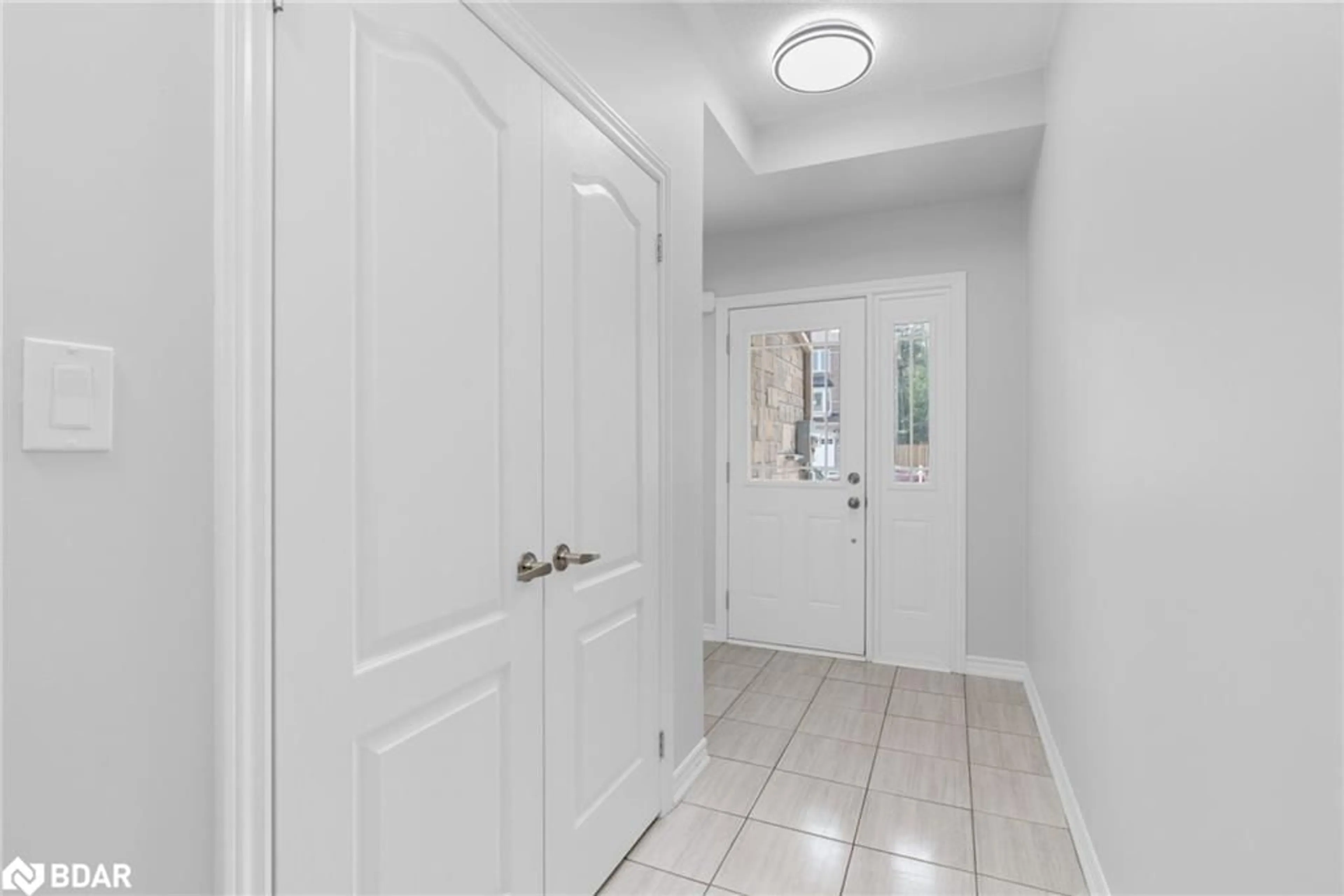Indoor entryway for 49 Milson Cres, Angus Ontario L3W 0C9