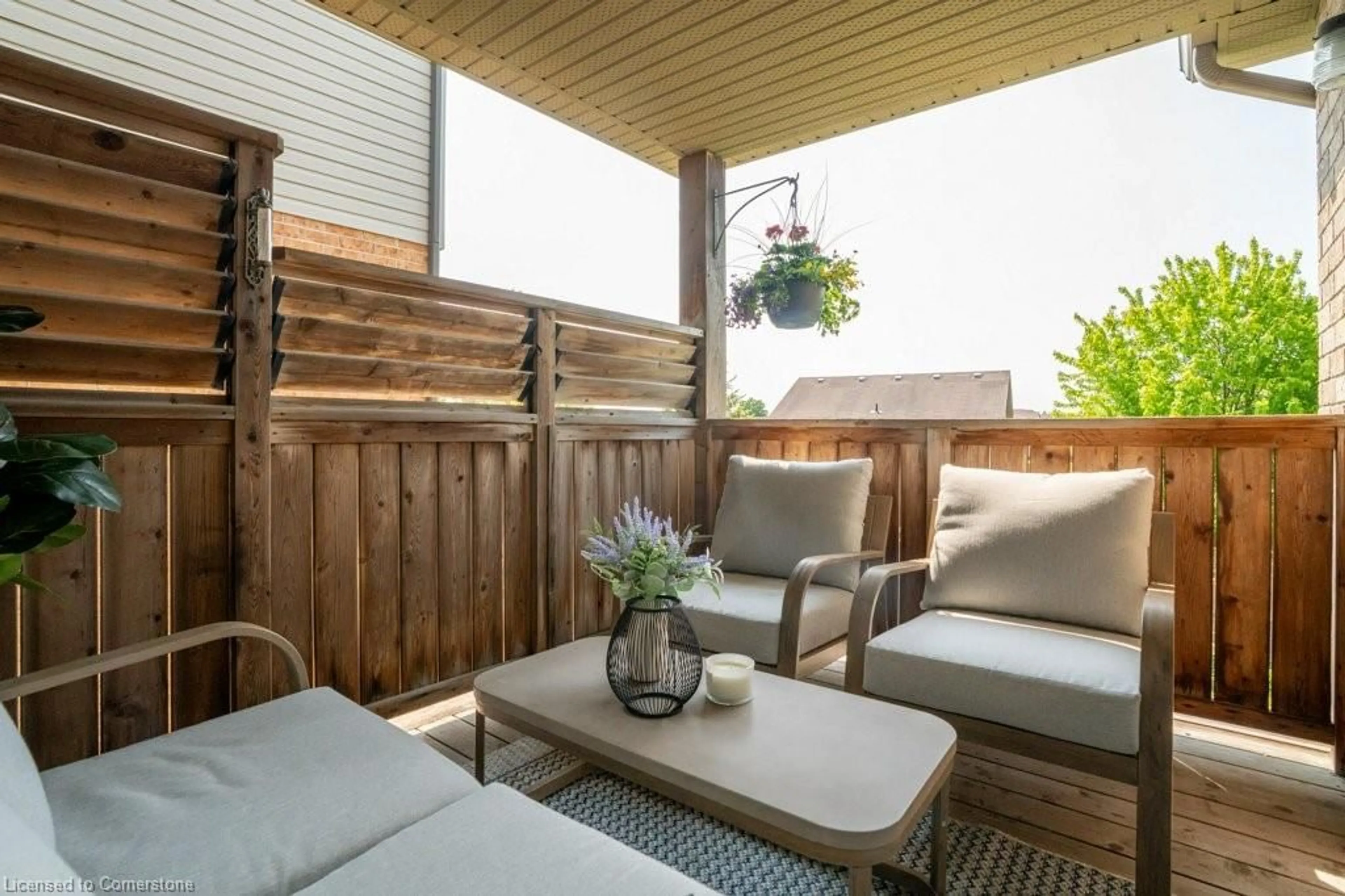 Patio, street for 417 Westcroft Dr, Waterloo Ontario N2T 2Z9