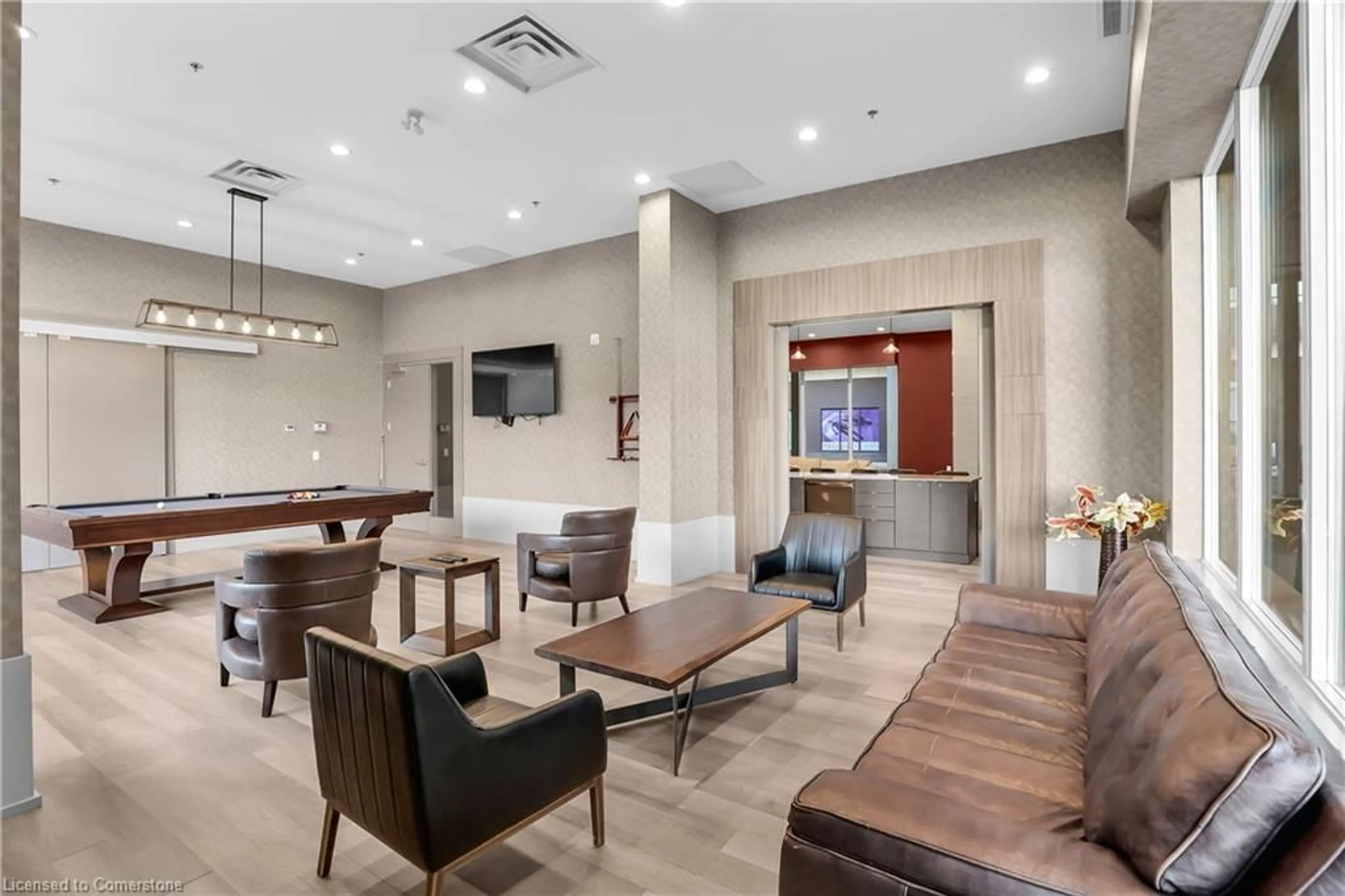 Lobby for 560 North Service Rd #304, Grimsby Ontario L3M 4E8