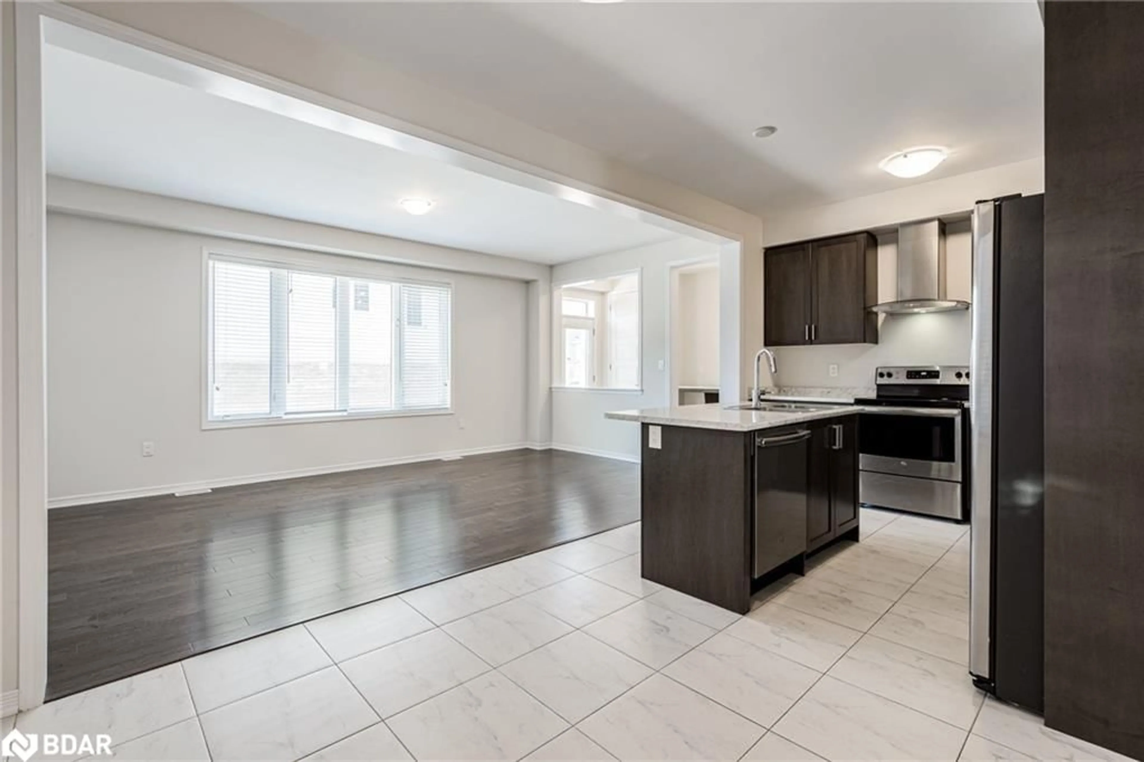 Open concept kitchen, ceramic/tile floor for 227 Thompson Rd, Caledonia Ontario N3W 0C4
