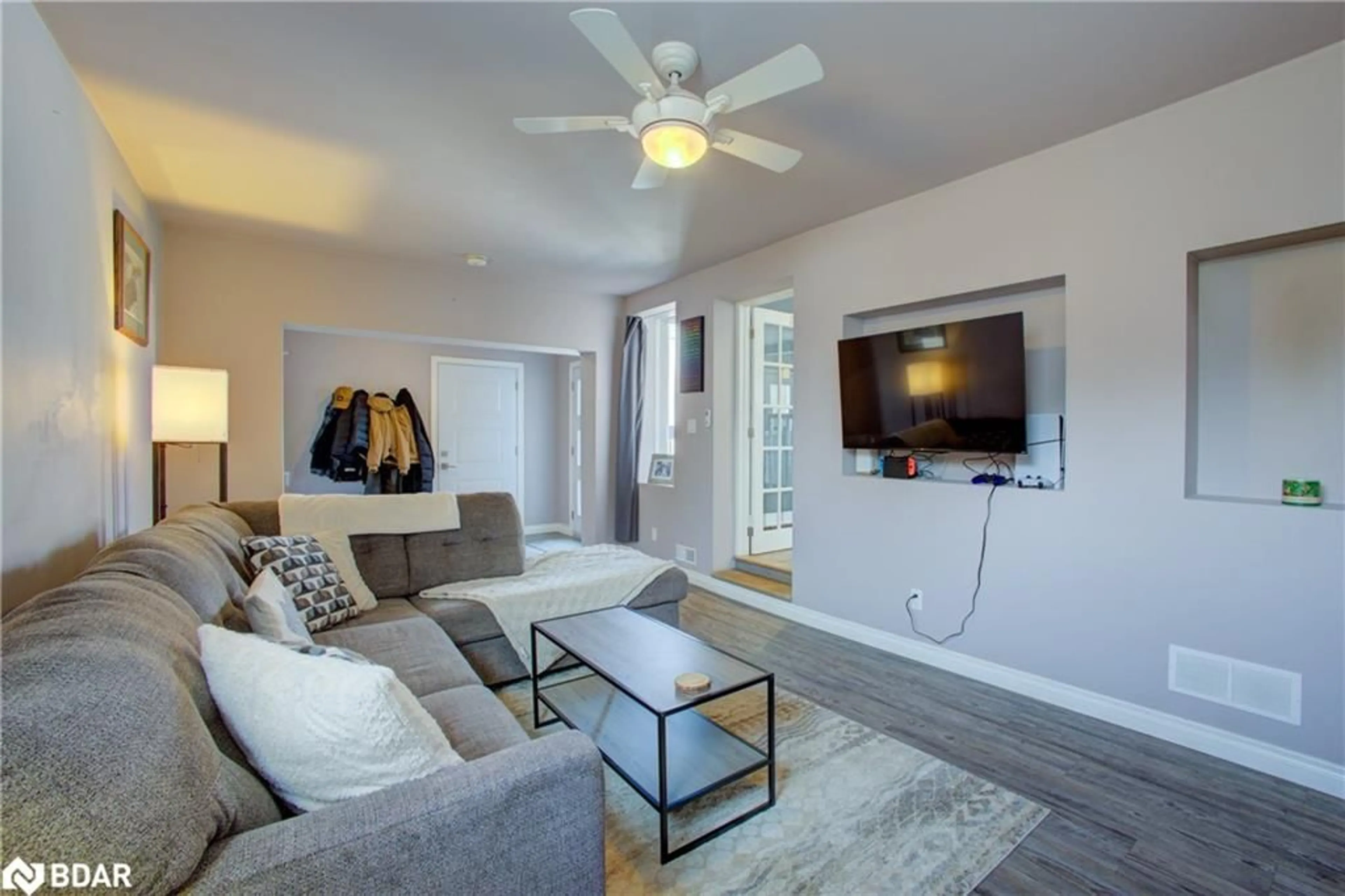 Living room with furniture, unknown for 391 Victoria St, Alliston Ontario L9R 1J8