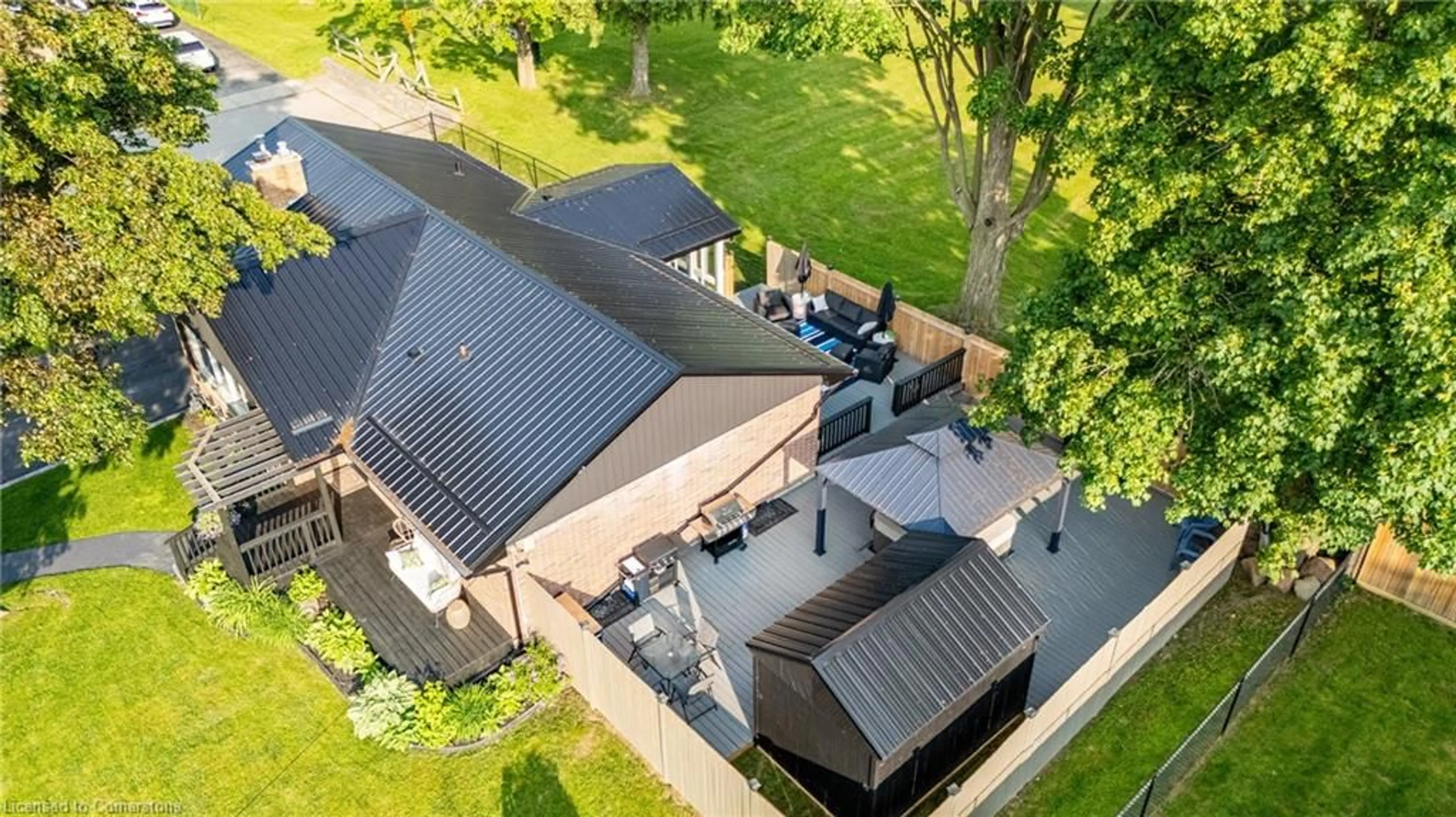 A pic from outside/outdoor area/front of a property/back of a property/a pic from drone, building for 570 Fair St, Woodstock Ontario N4S 5V4