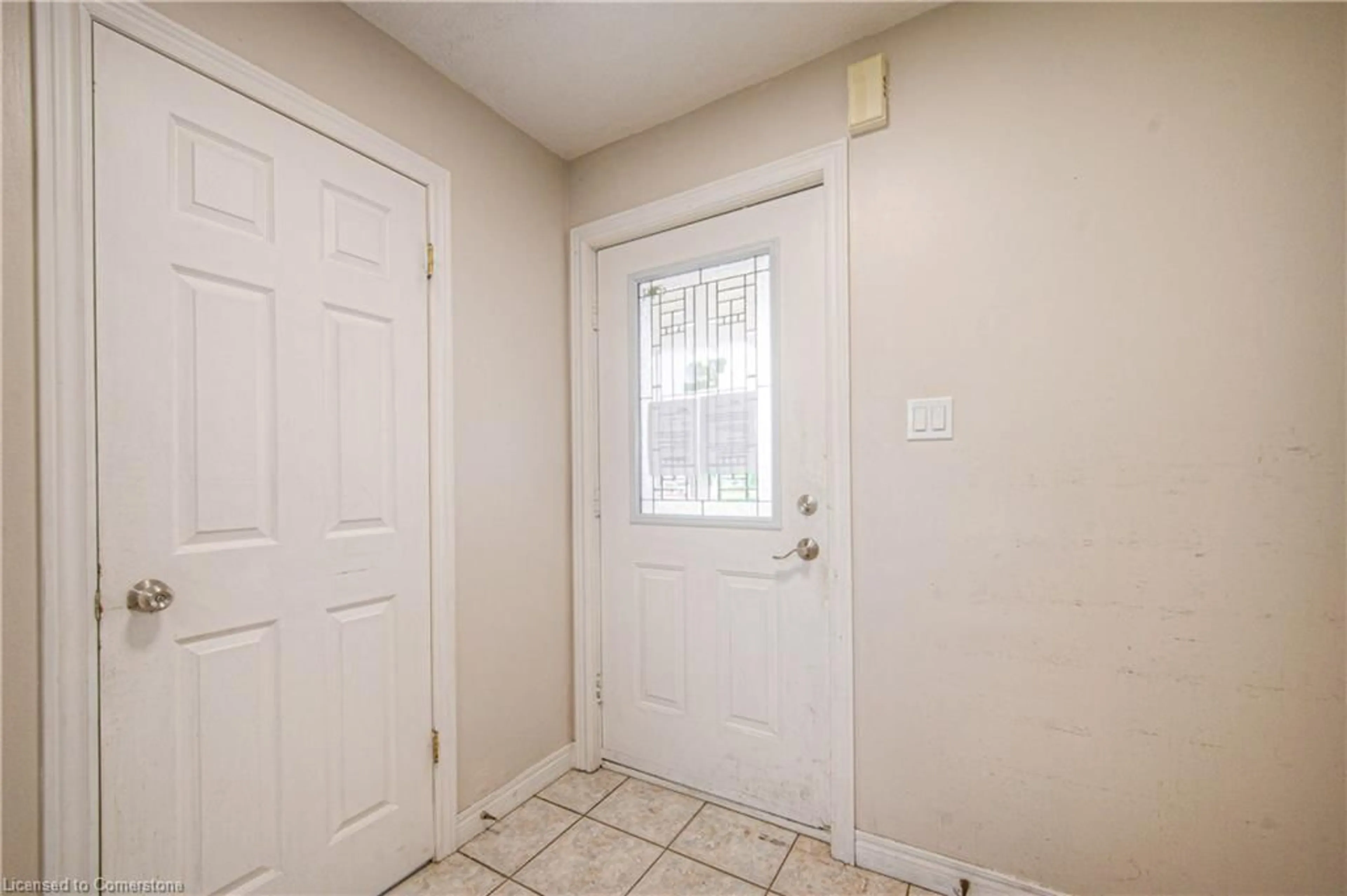 Indoor entryway for 359 Hidden Creek Dr, Kitchener Ontario N2N 3N3