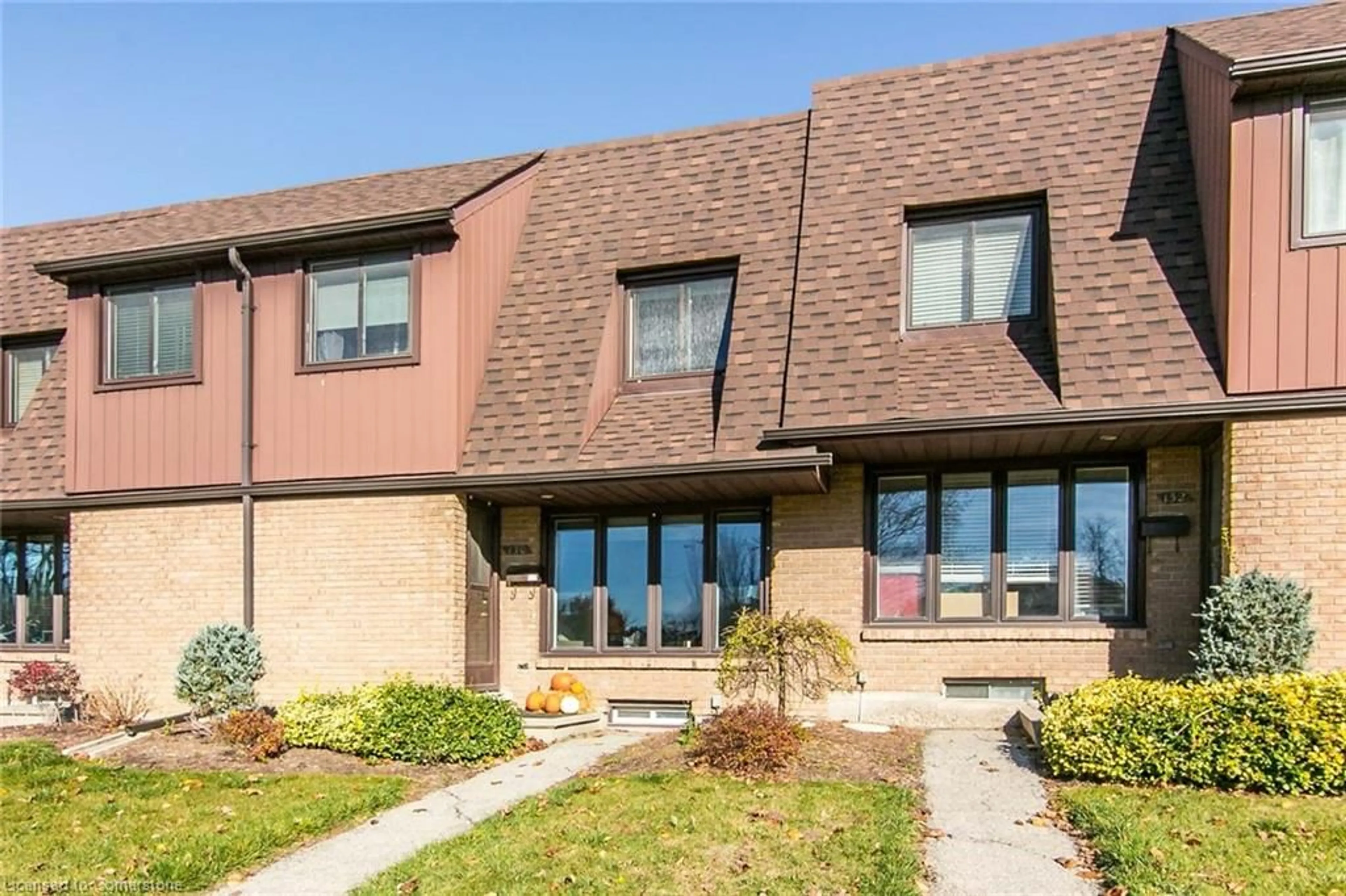 Home with brick exterior material, street for 130 Kingswood Dr #33, Kitchener Ontario N2E 1S9