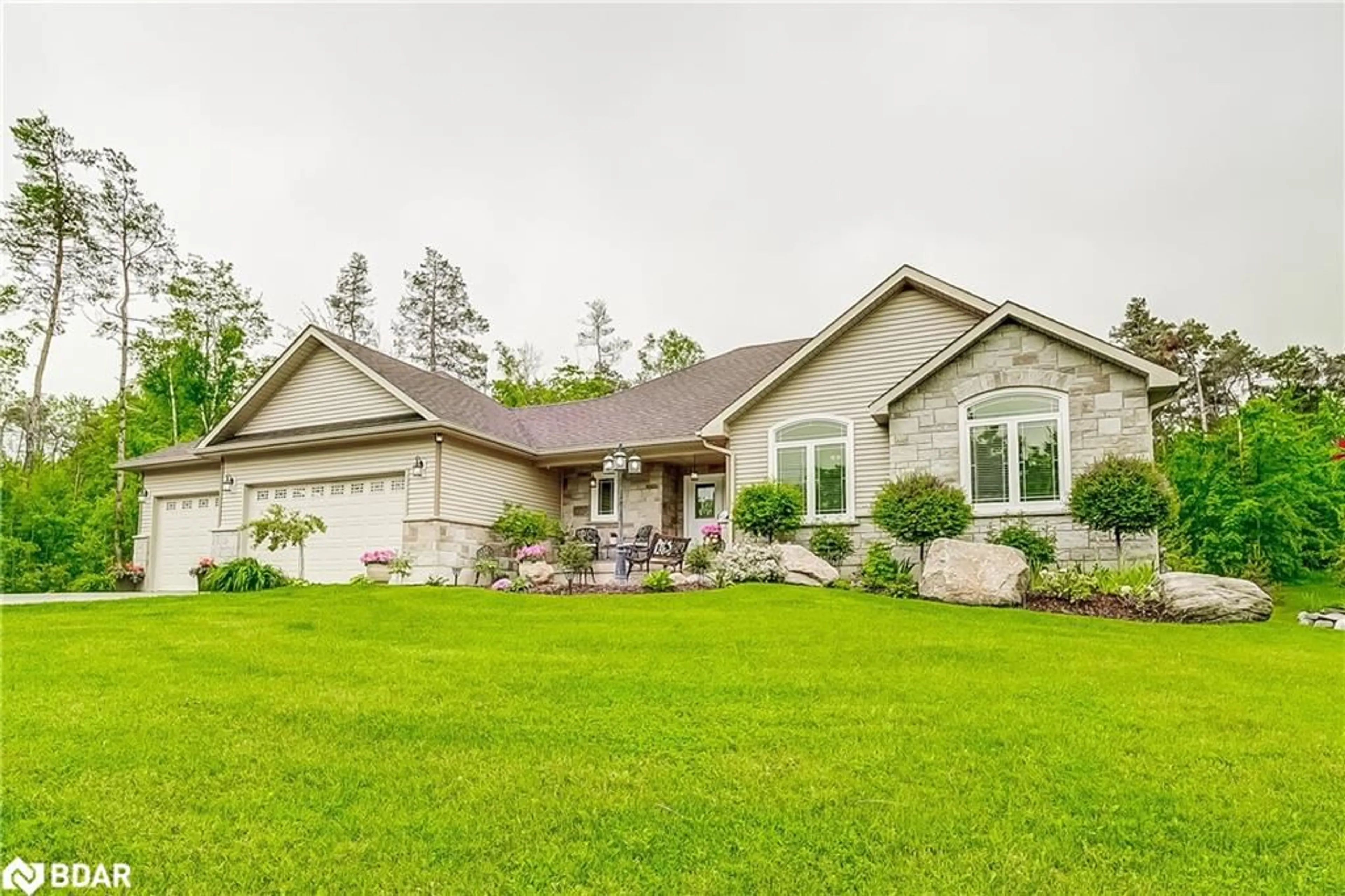 Home with vinyl exterior material, unknown for 1716 Georgian Heights Boulevard, Waubaushene Ontario L0K 2C0