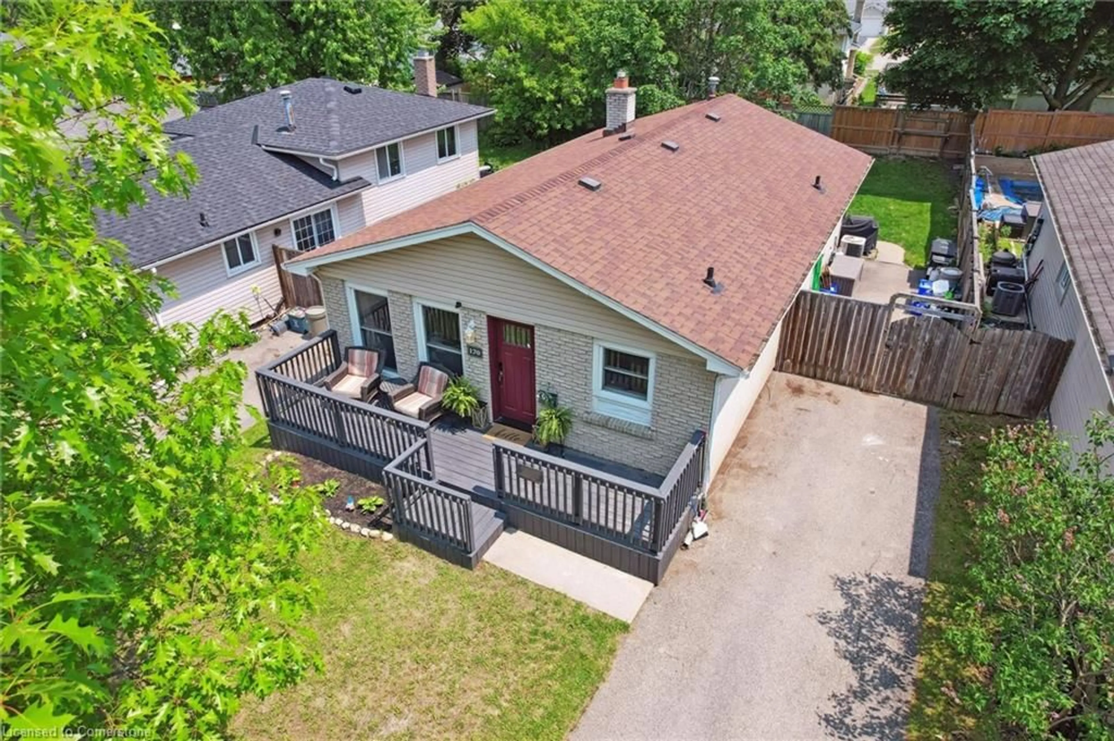A pic from outside/outdoor area/front of a property/back of a property/a pic from drone, street for 170 Natchez Rd, Kitchener Ontario N2B 3L2