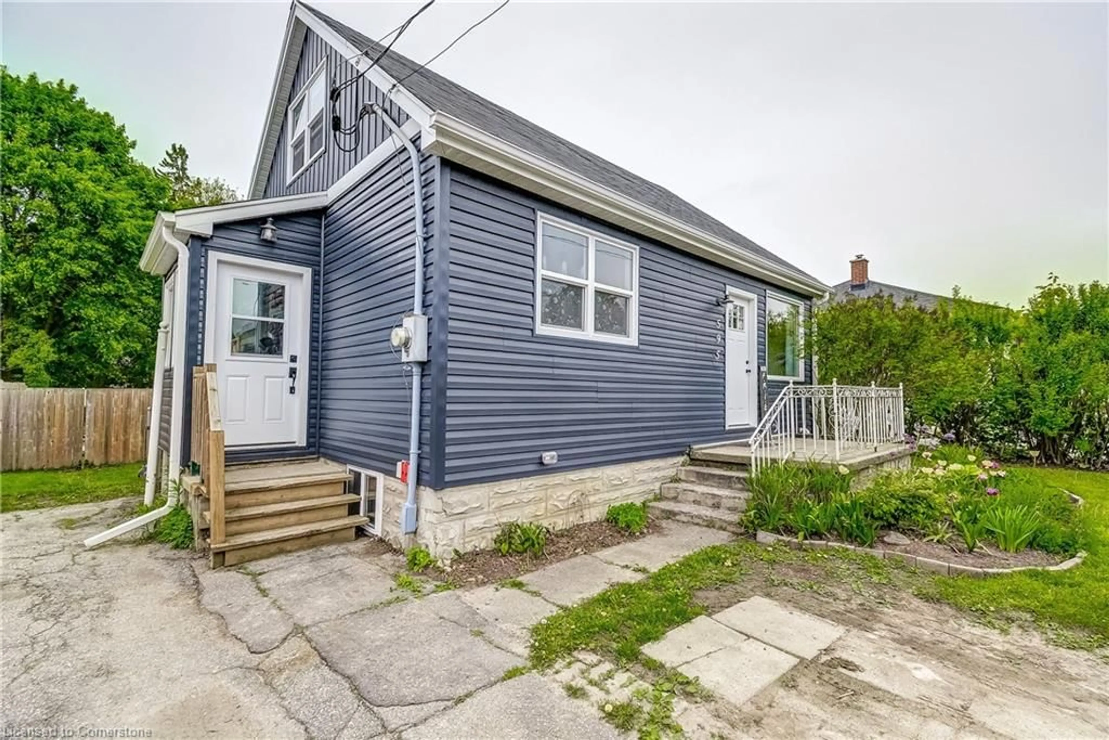 Unknown for 595 Woodside St, Fergus Ontario N1M 2M4