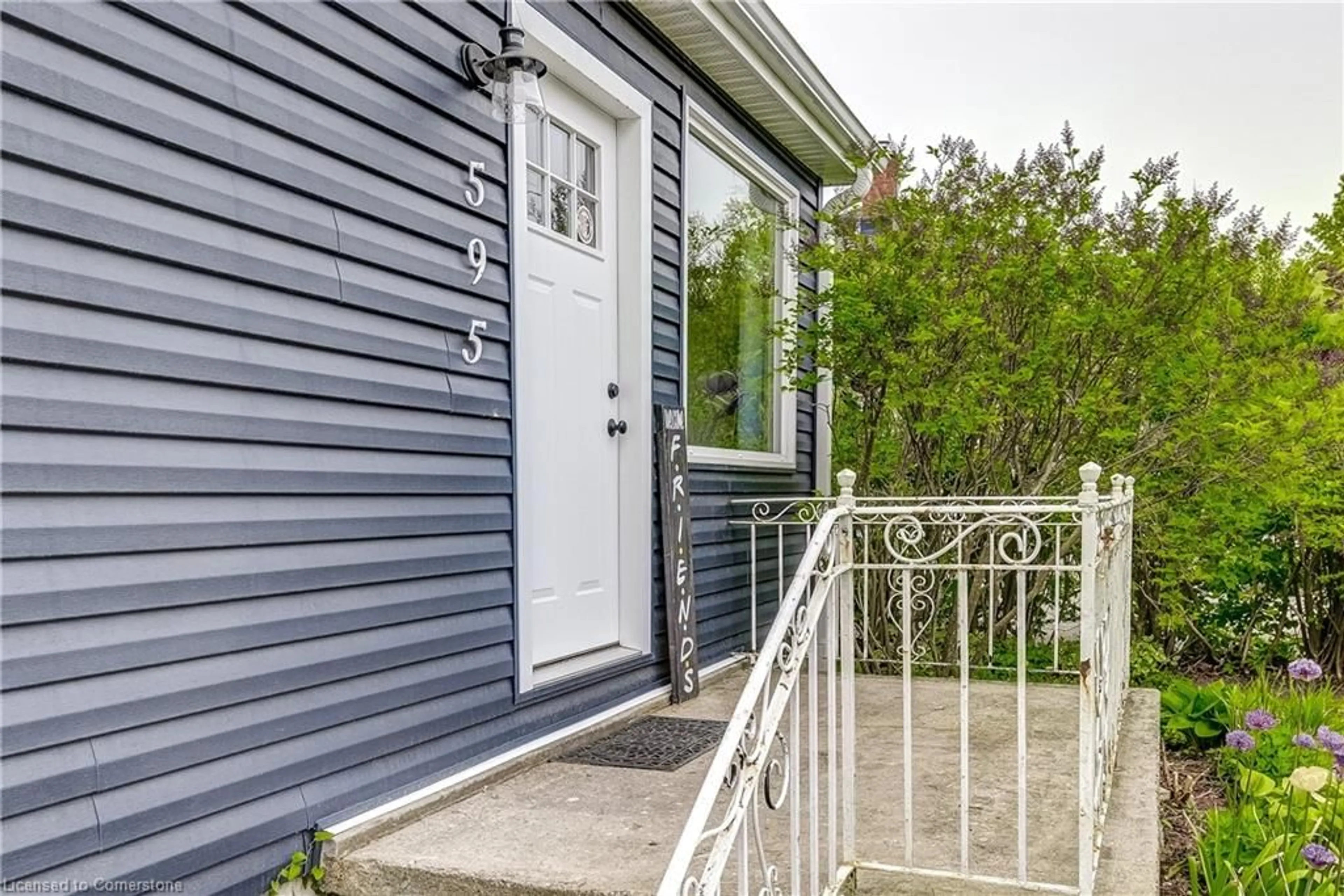Home with vinyl exterior material, street for 595 Woodside St, Fergus Ontario N1M 2M4