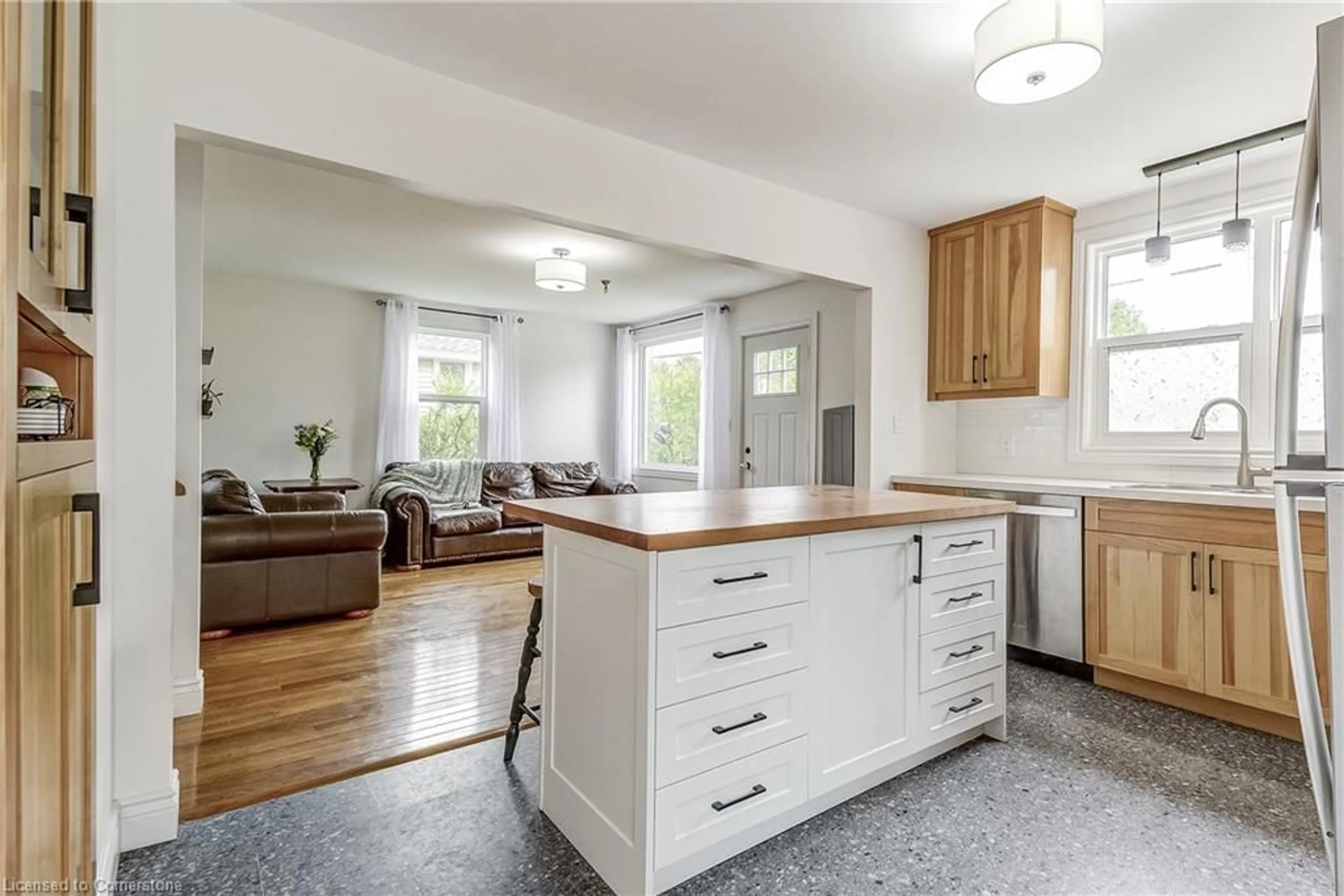 Open concept kitchen, unknown for 595 Woodside St, Fergus Ontario N1M 2M4