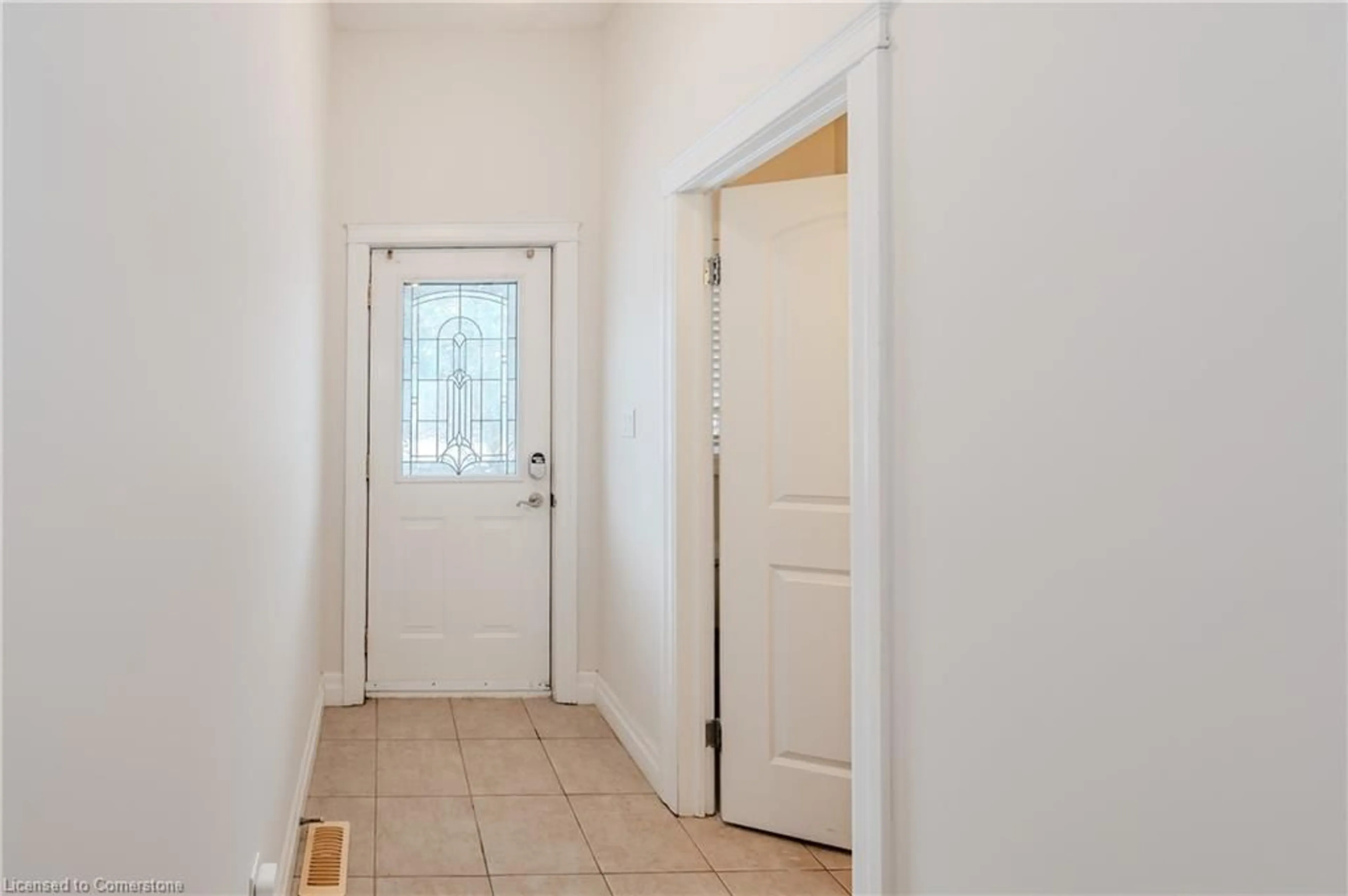 Indoor entryway for 76 Woolwich St #7, Kitchener Ontario N2K 1S3