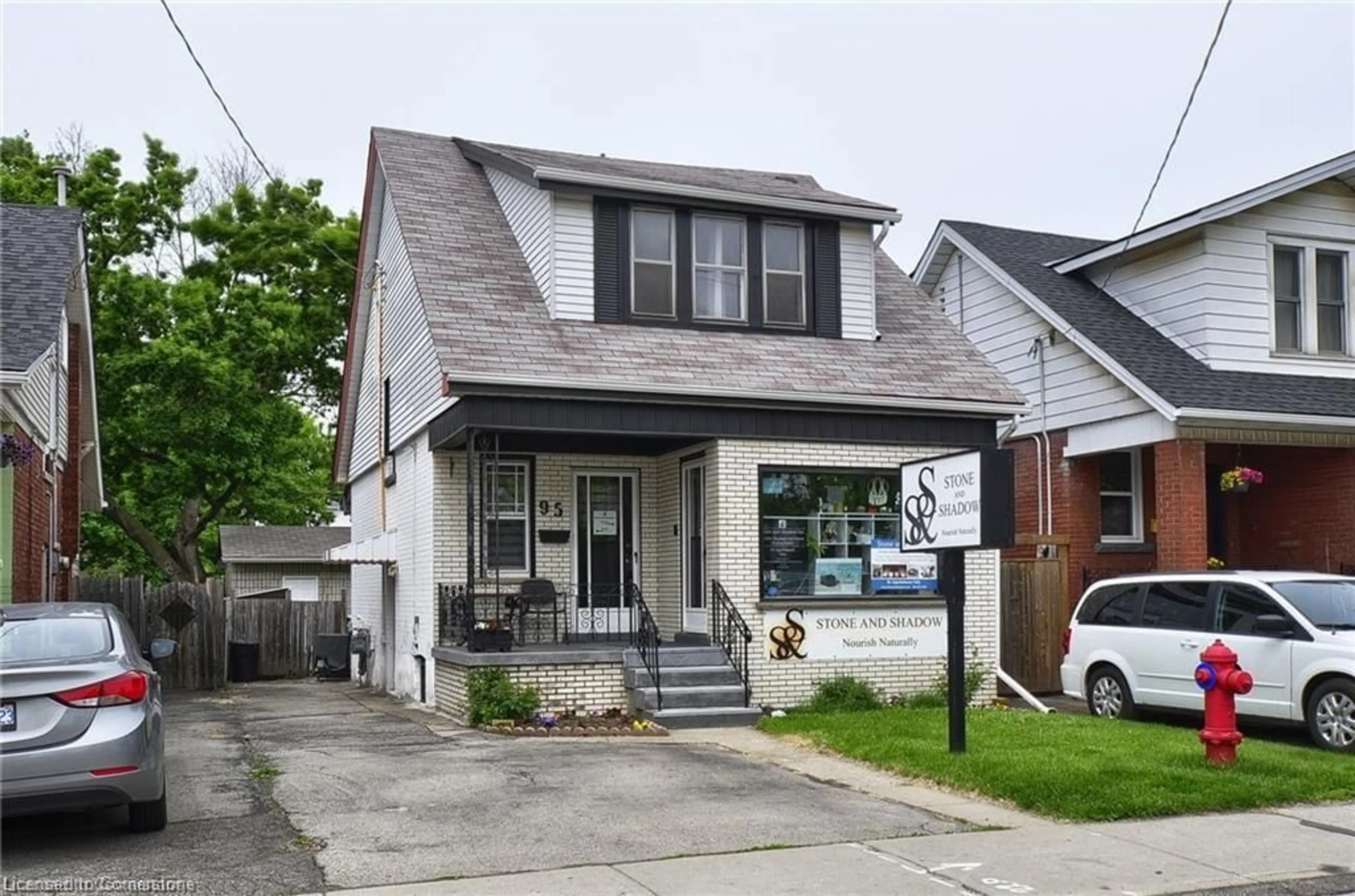 Home with vinyl exterior material, street for 95 Ottawa St, Hamilton Ontario L8H 3Y9