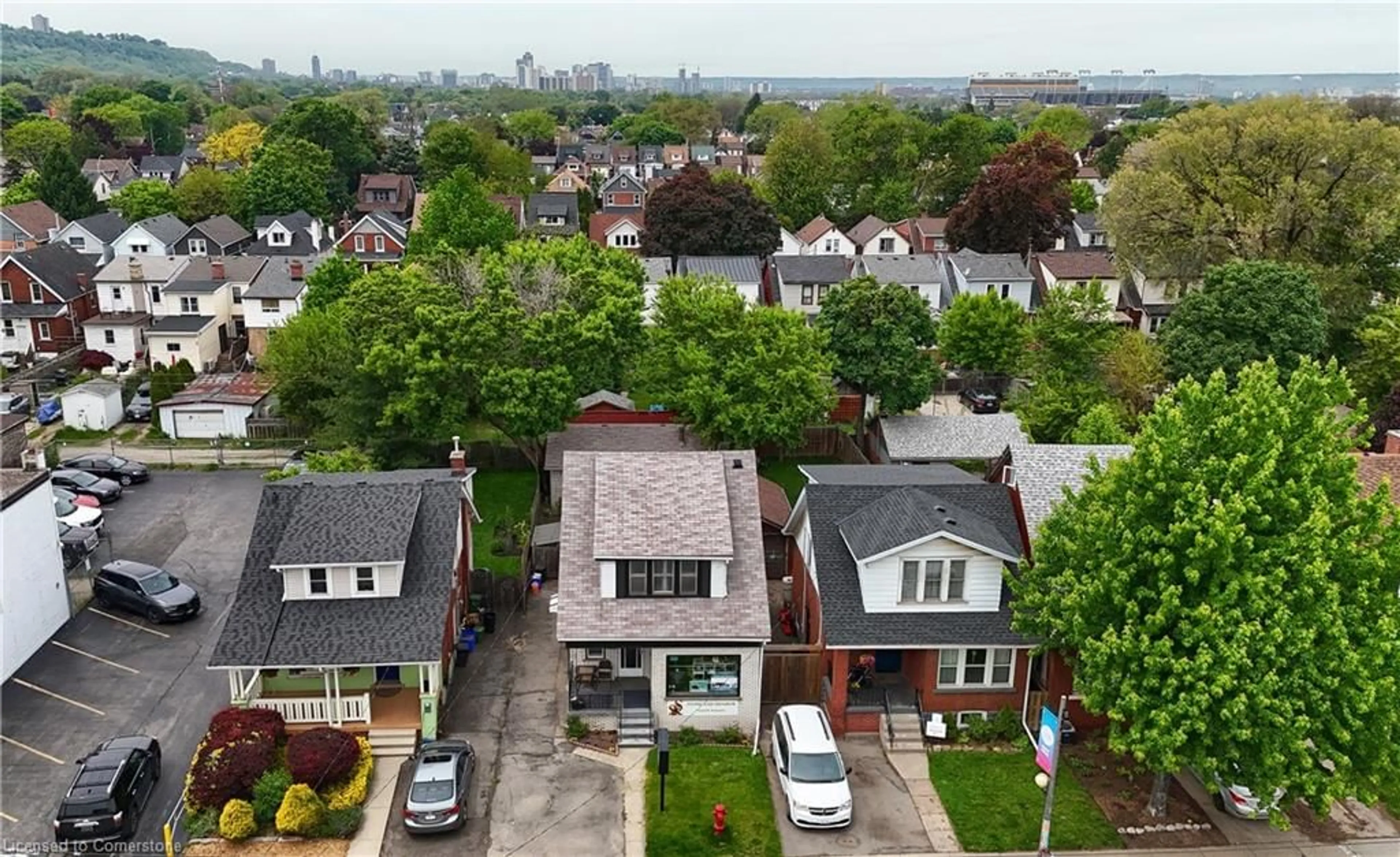 A pic from outside/outdoor area/front of a property/back of a property/a pic from drone, street for 95 Ottawa St, Hamilton Ontario L8H 3Y9