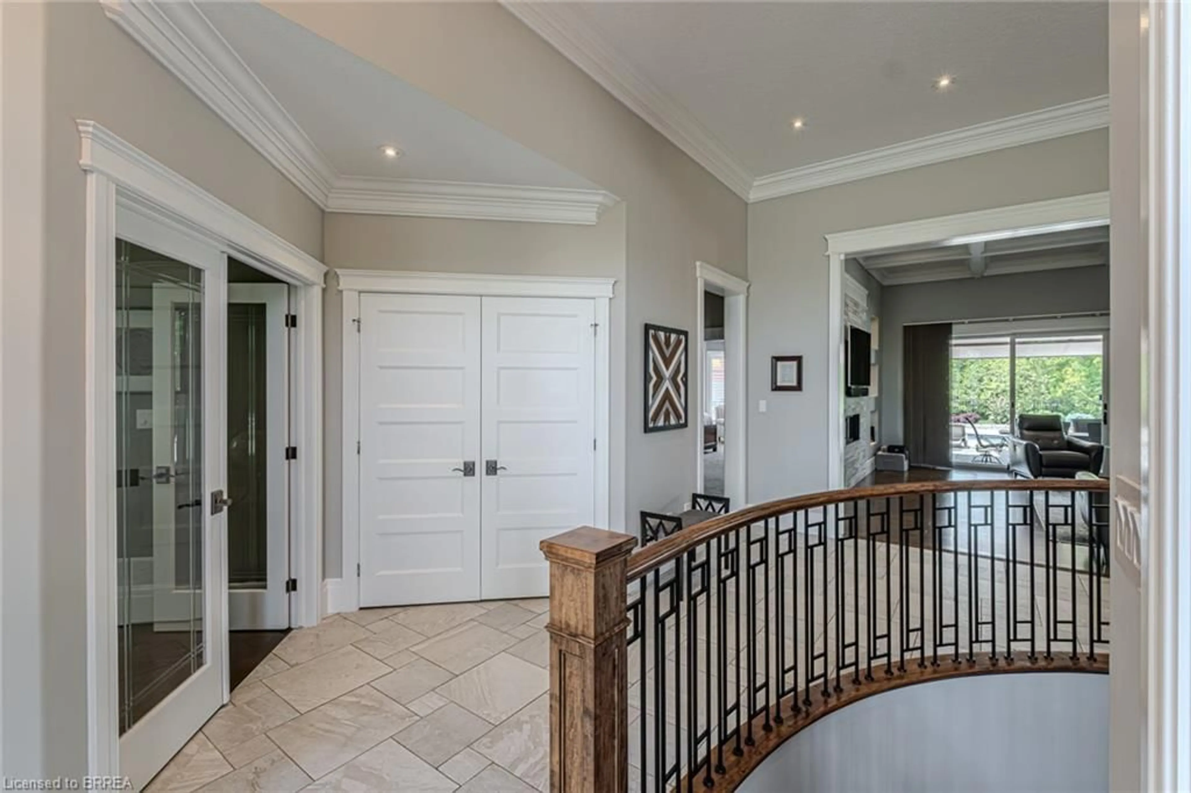 Indoor entryway for 29 Wallace Crt, Brantford Ontario N3T 5L7