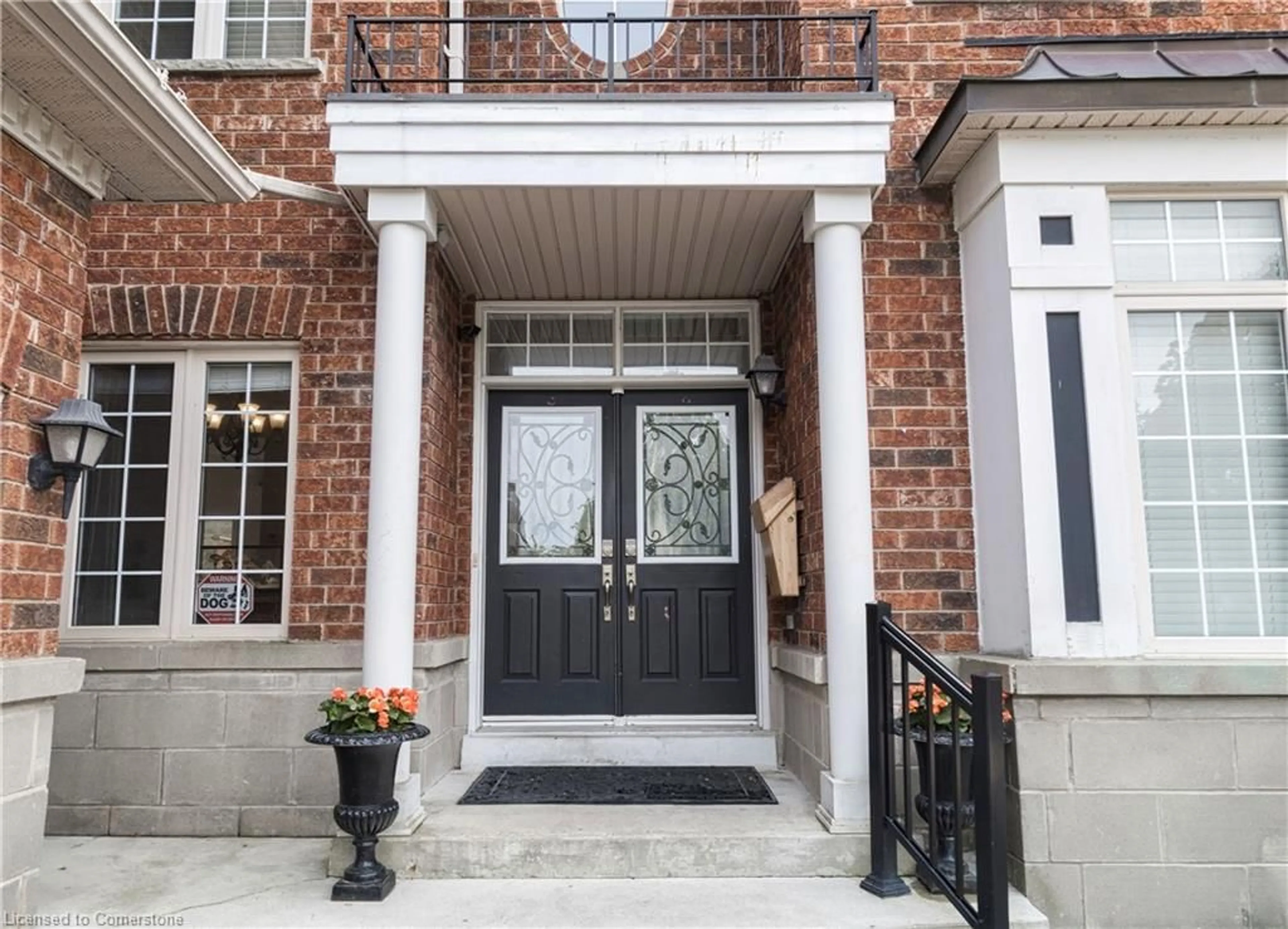 Indoor entryway for 26 Saint Hubert Dr, Brampton Ontario L6P 1V7
