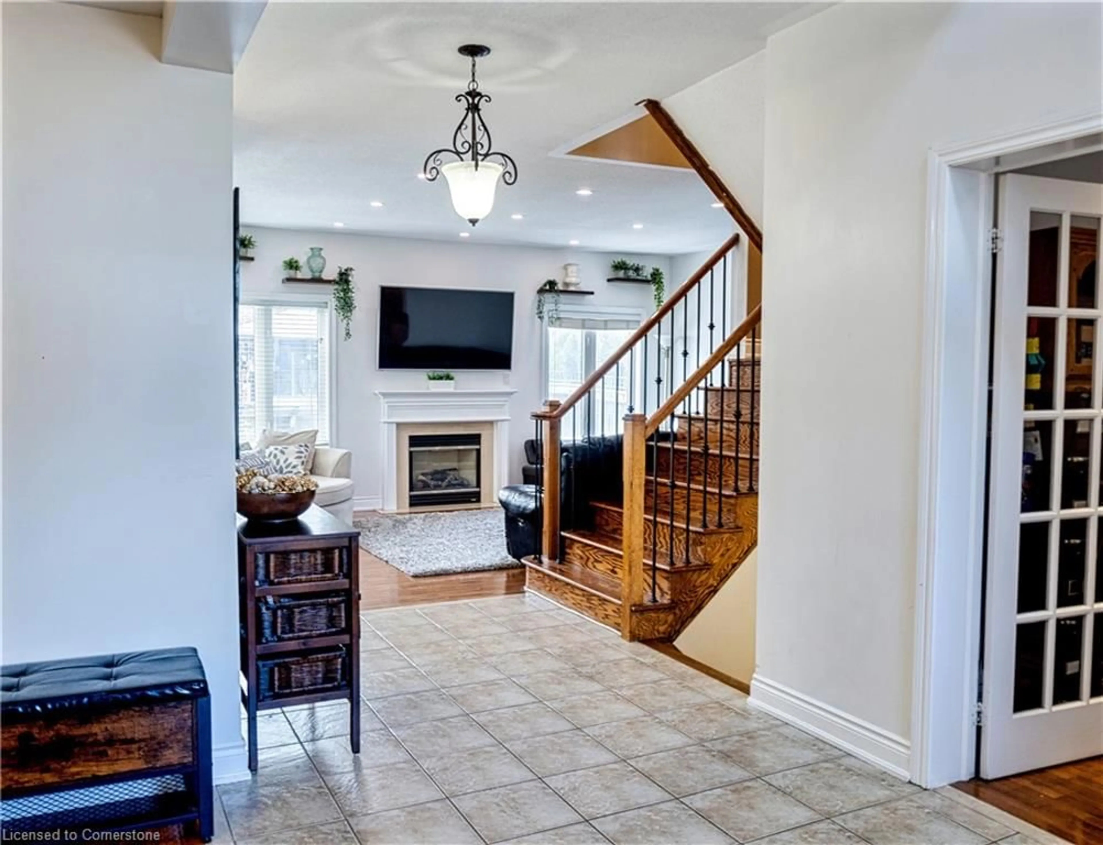Indoor foyer for 26 Saint Hubert Dr, Brampton Ontario L6P 1V7