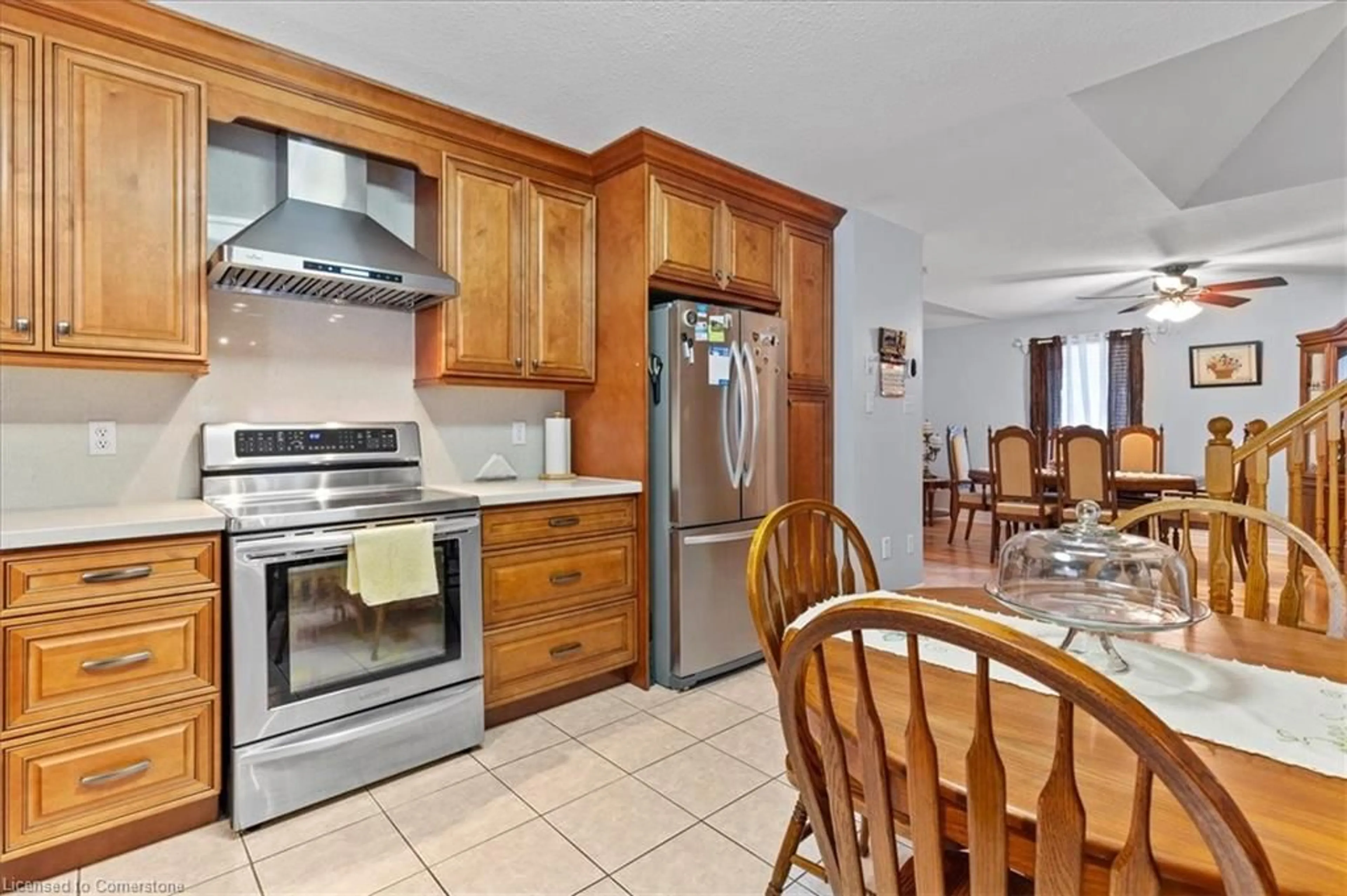 Standard kitchen, ceramic/tile floor for 67 Country Club Dr, Cambridge Ontario N1T 1Z8