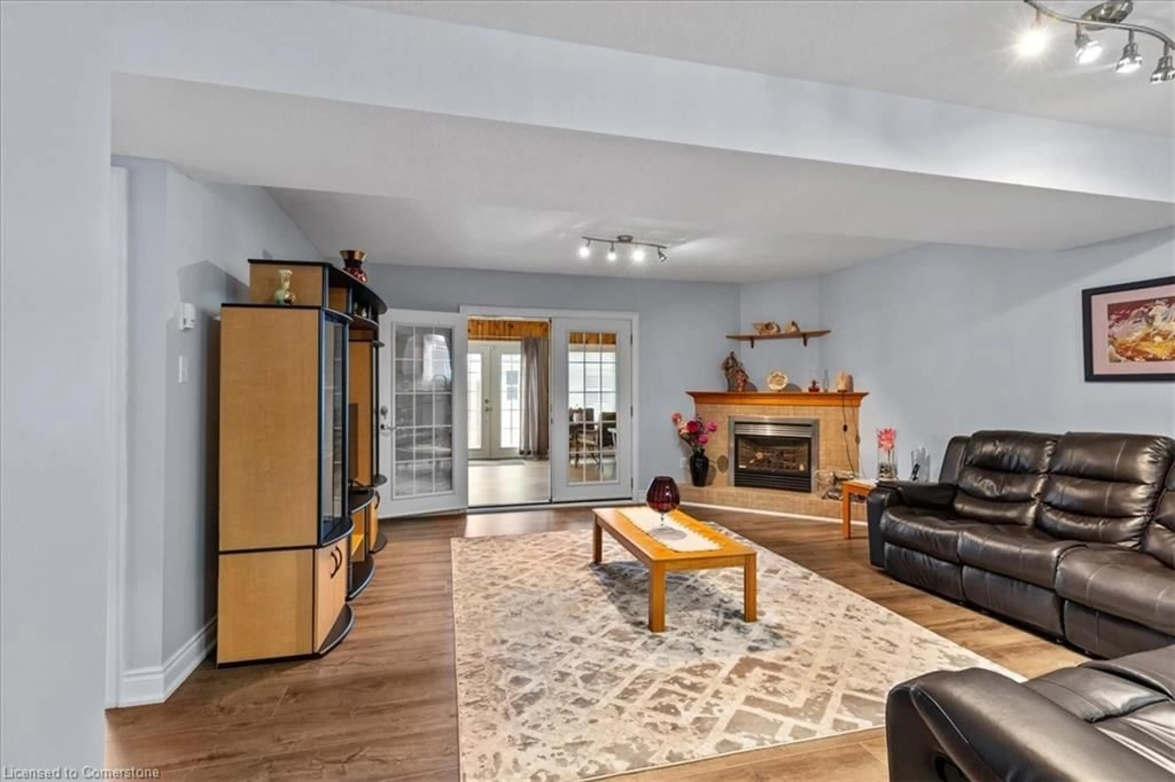 Living room with furniture, unknown for 67 Country Club Dr, Cambridge Ontario N1T 1Z8