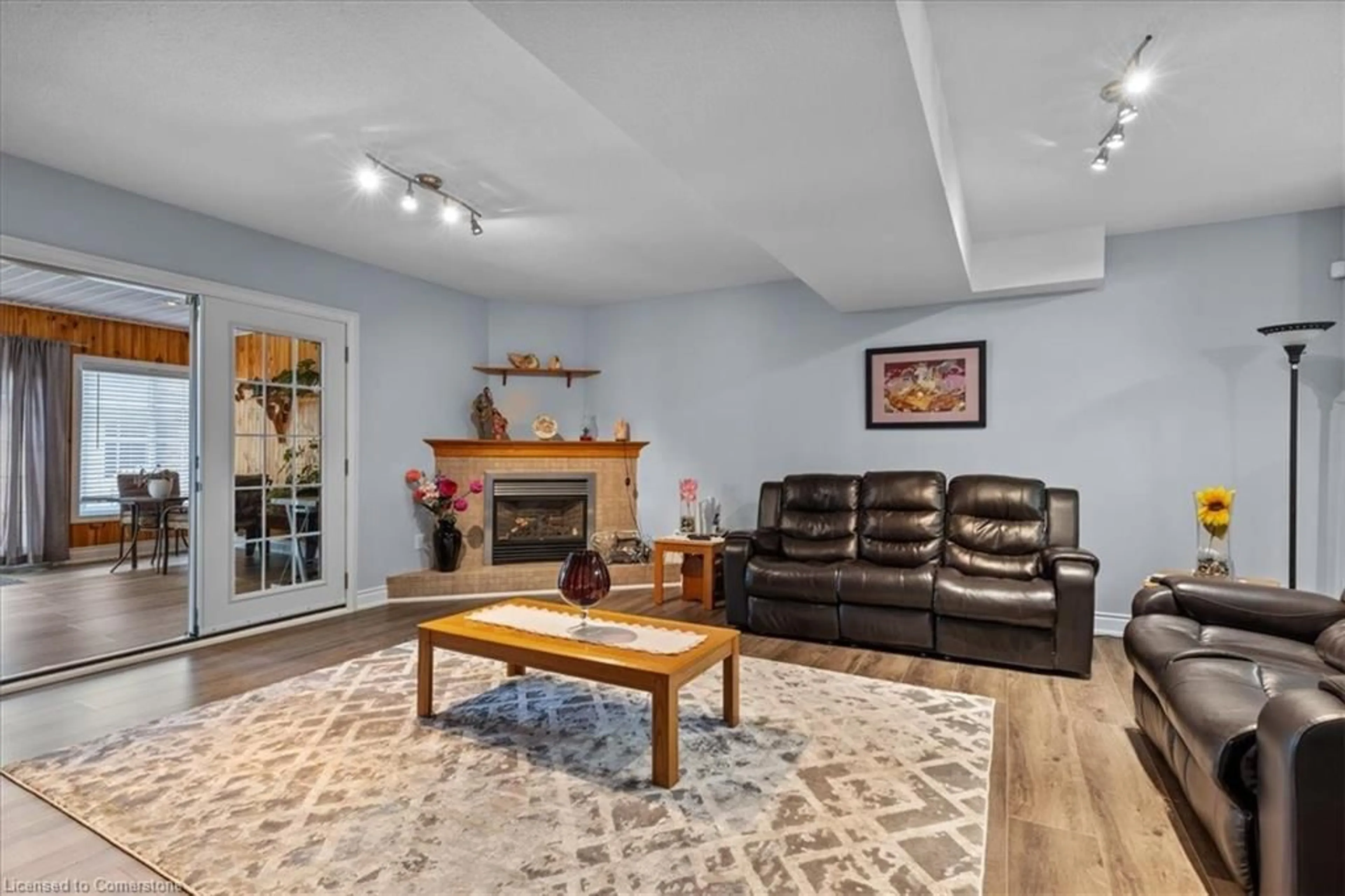 Living room with furniture, unknown for 67 Country Club Dr, Cambridge Ontario N1T 1Z8